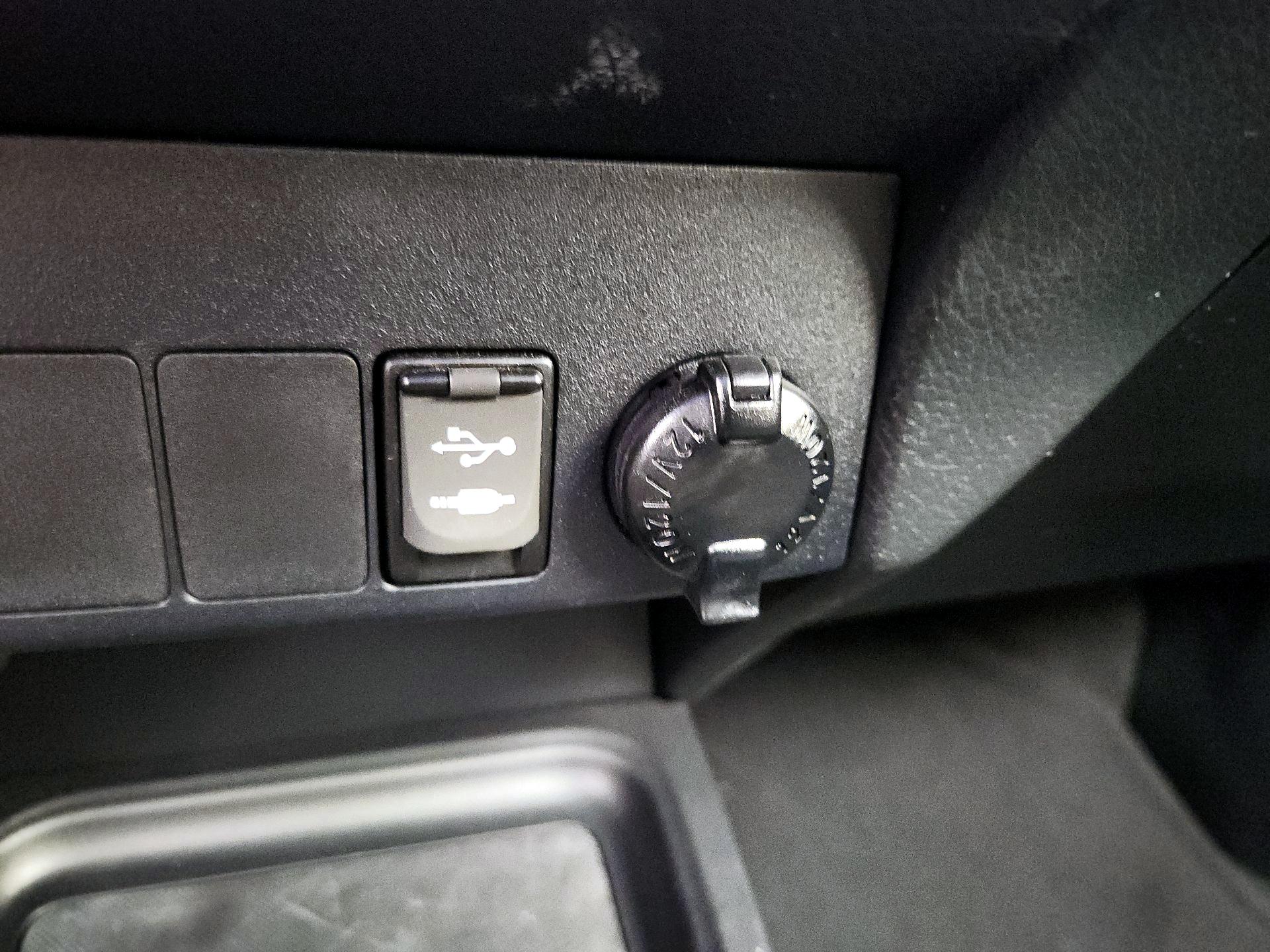 Thumbnail: 2018 Toyota RAV4 - 18