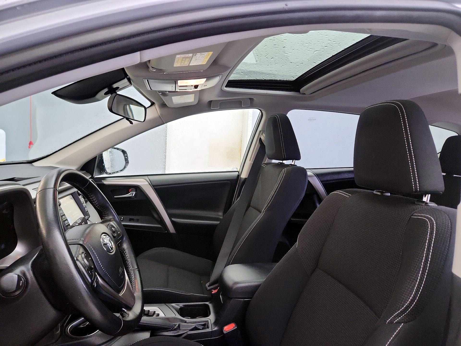 Thumbnail: 2018 Toyota RAV4 - 19