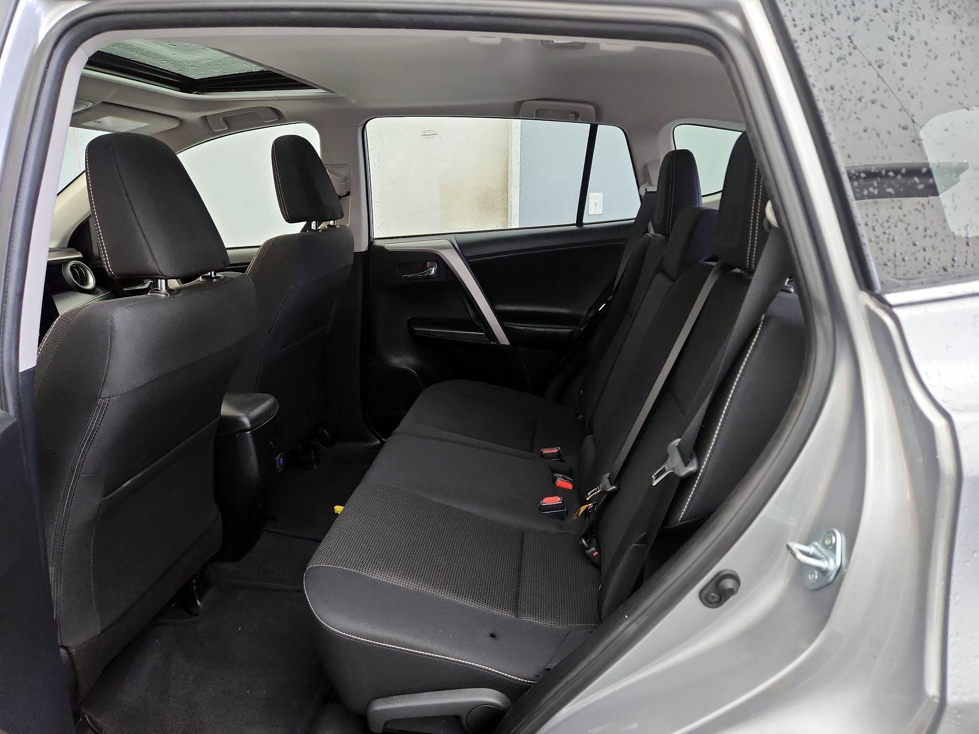 Thumbnail: 2018 Toyota RAV4 - 20