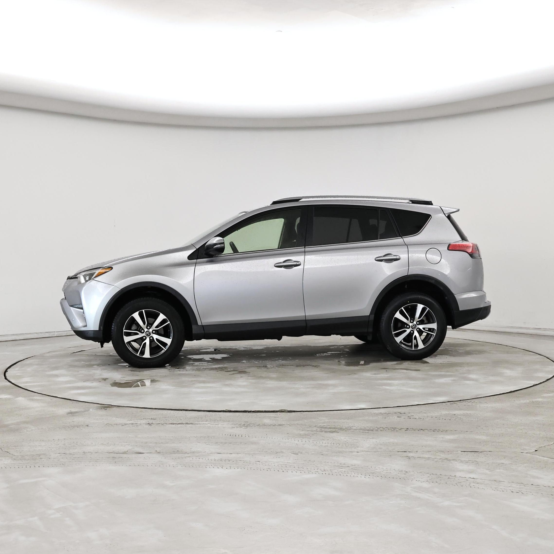 Thumbnail: 2018 Toyota RAV4 - 3