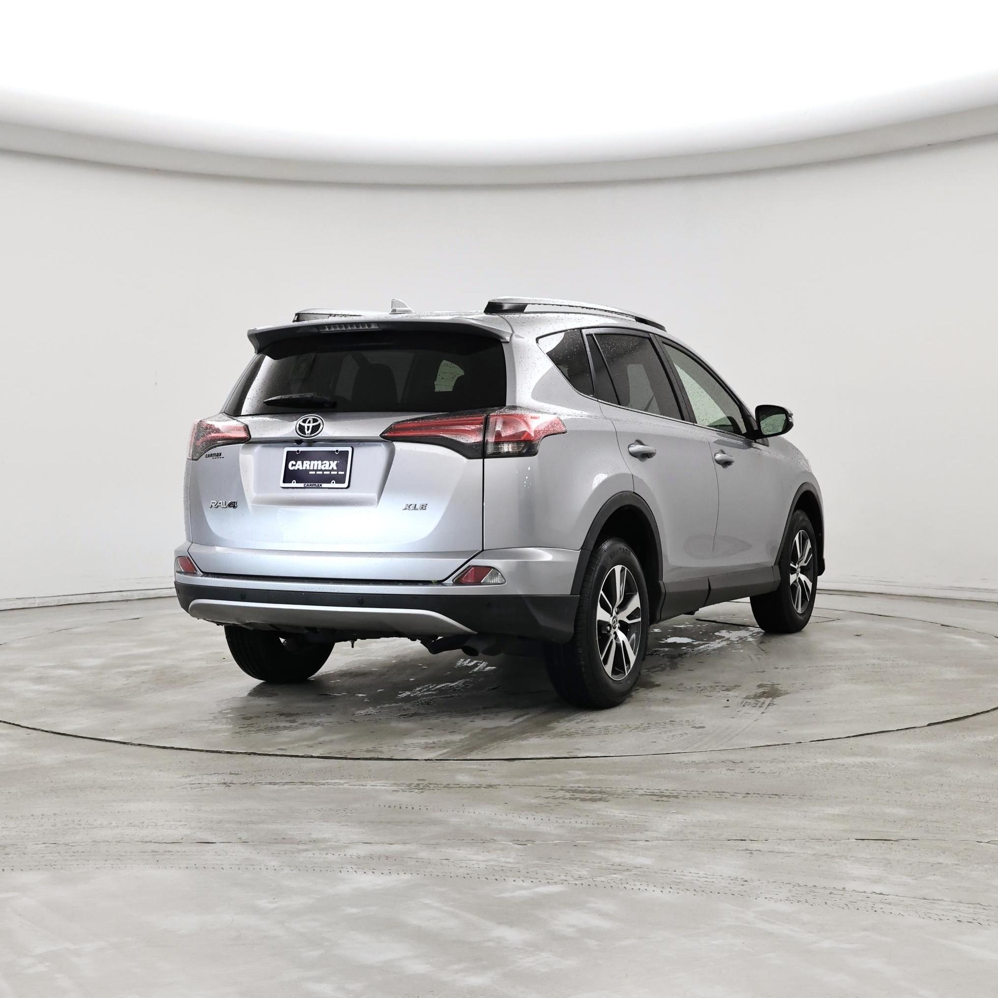 Thumbnail: 2018 Toyota RAV4 - 8