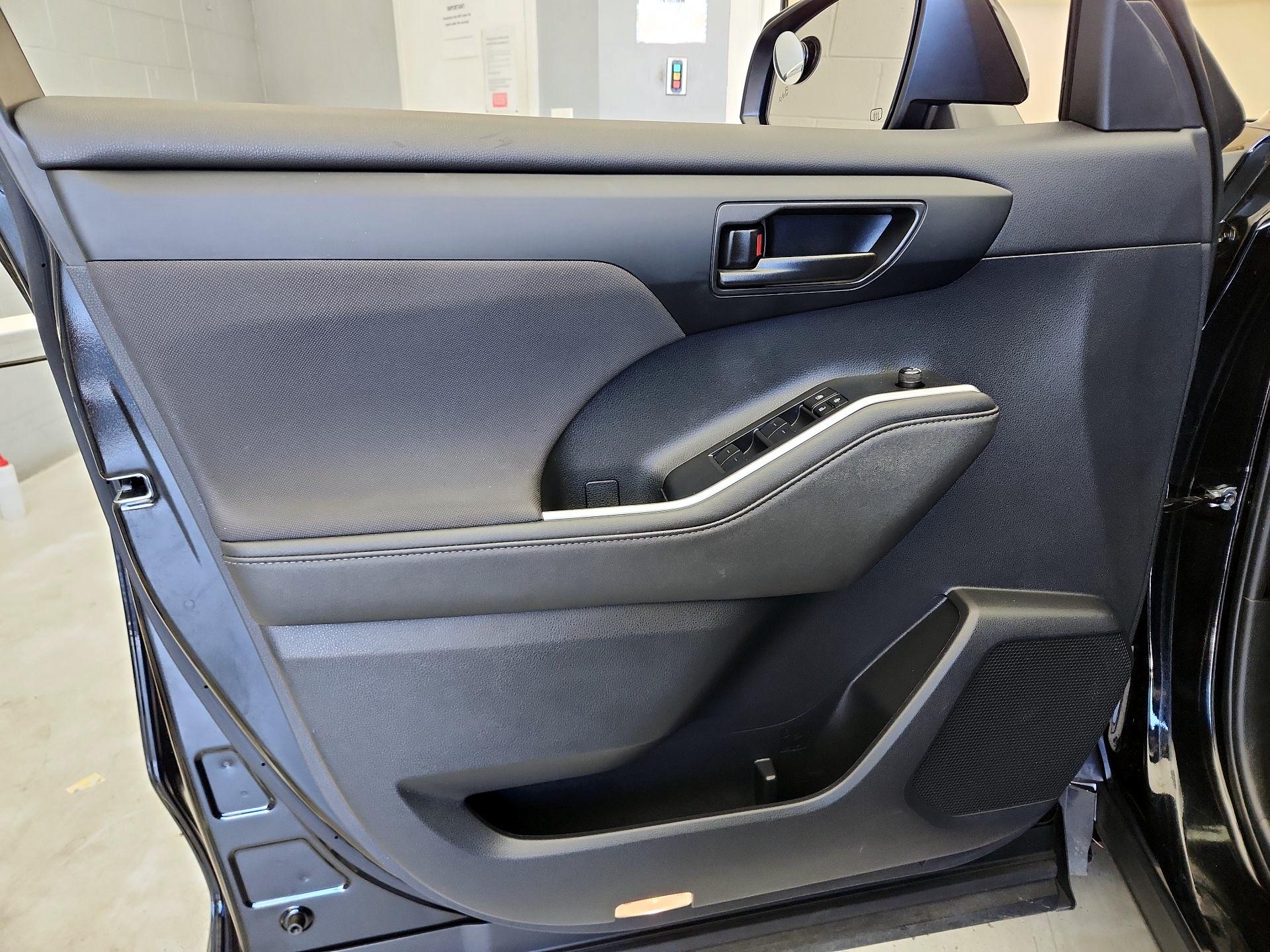 Thumbnail: 2024 Toyota Highlander - 12