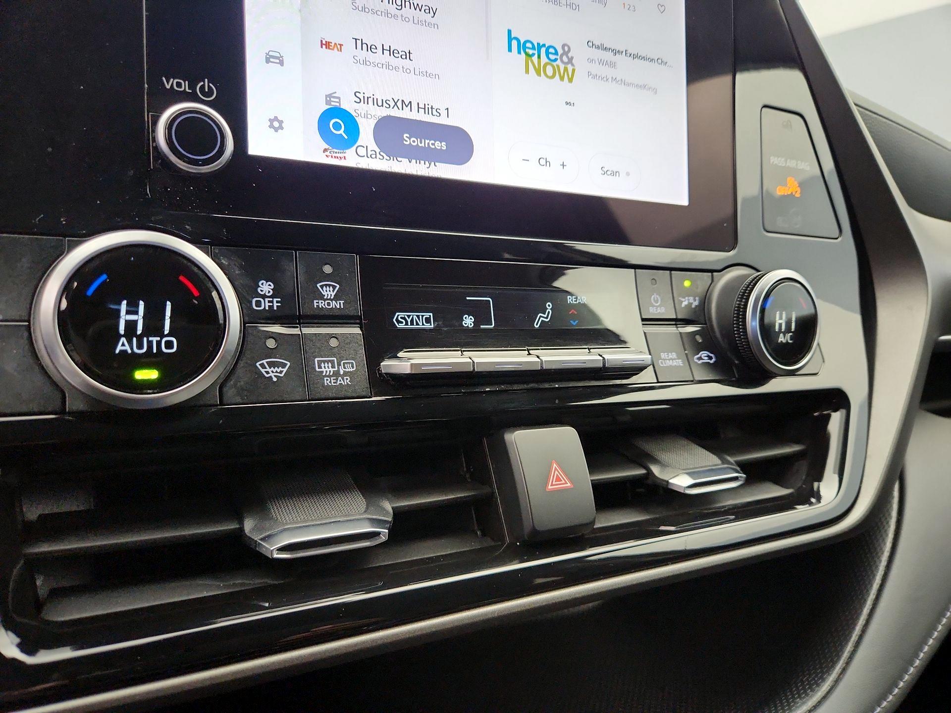 Thumbnail: 2024 Toyota Highlander - 16