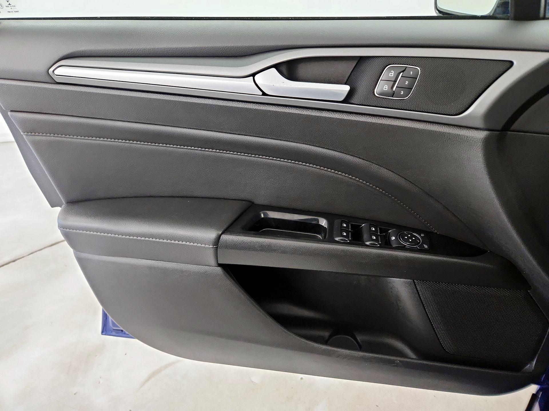 Thumbnail: 2016 Ford Fusion - 12