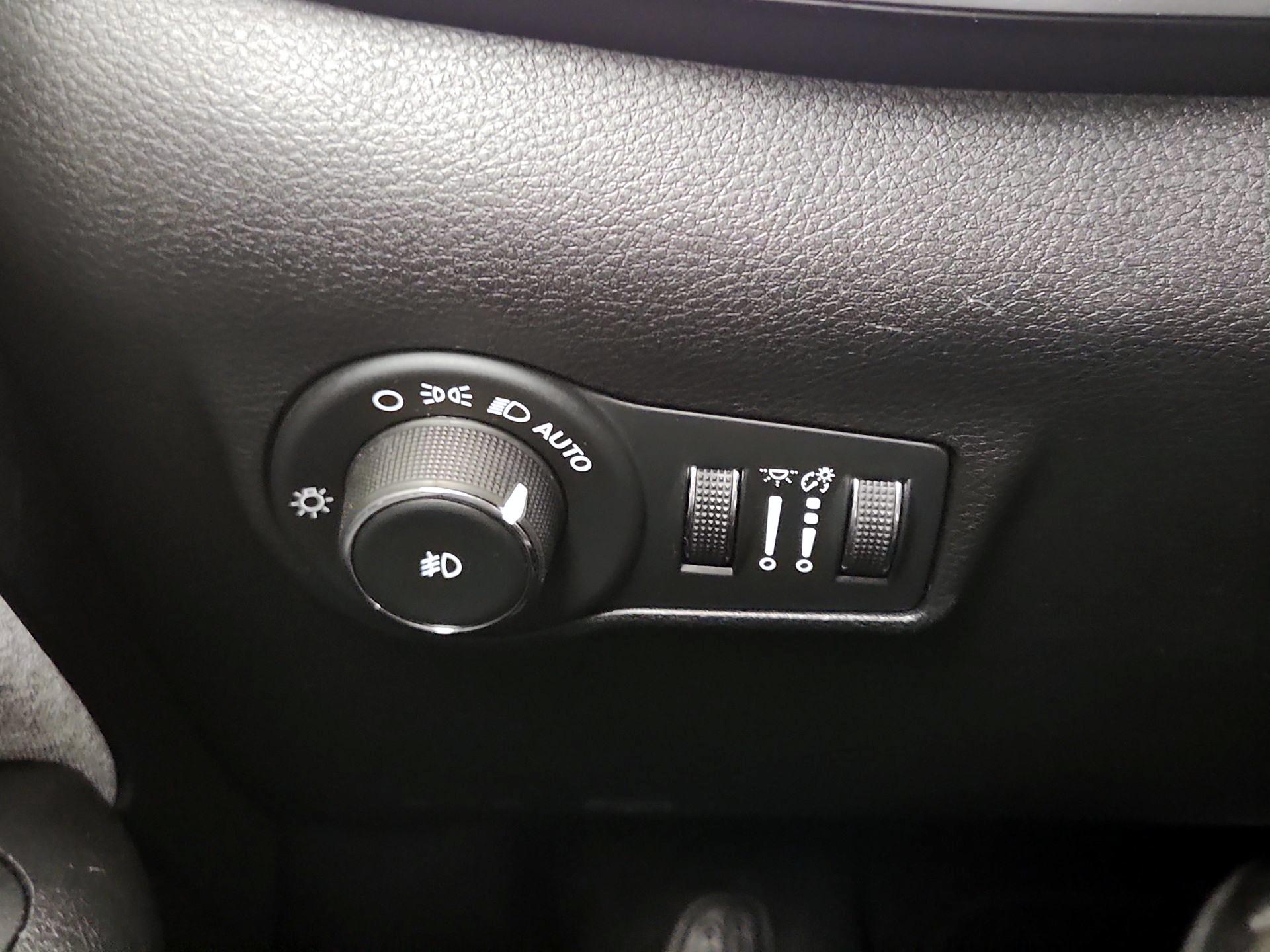 Thumbnail: 2022 Jeep Compass - 13