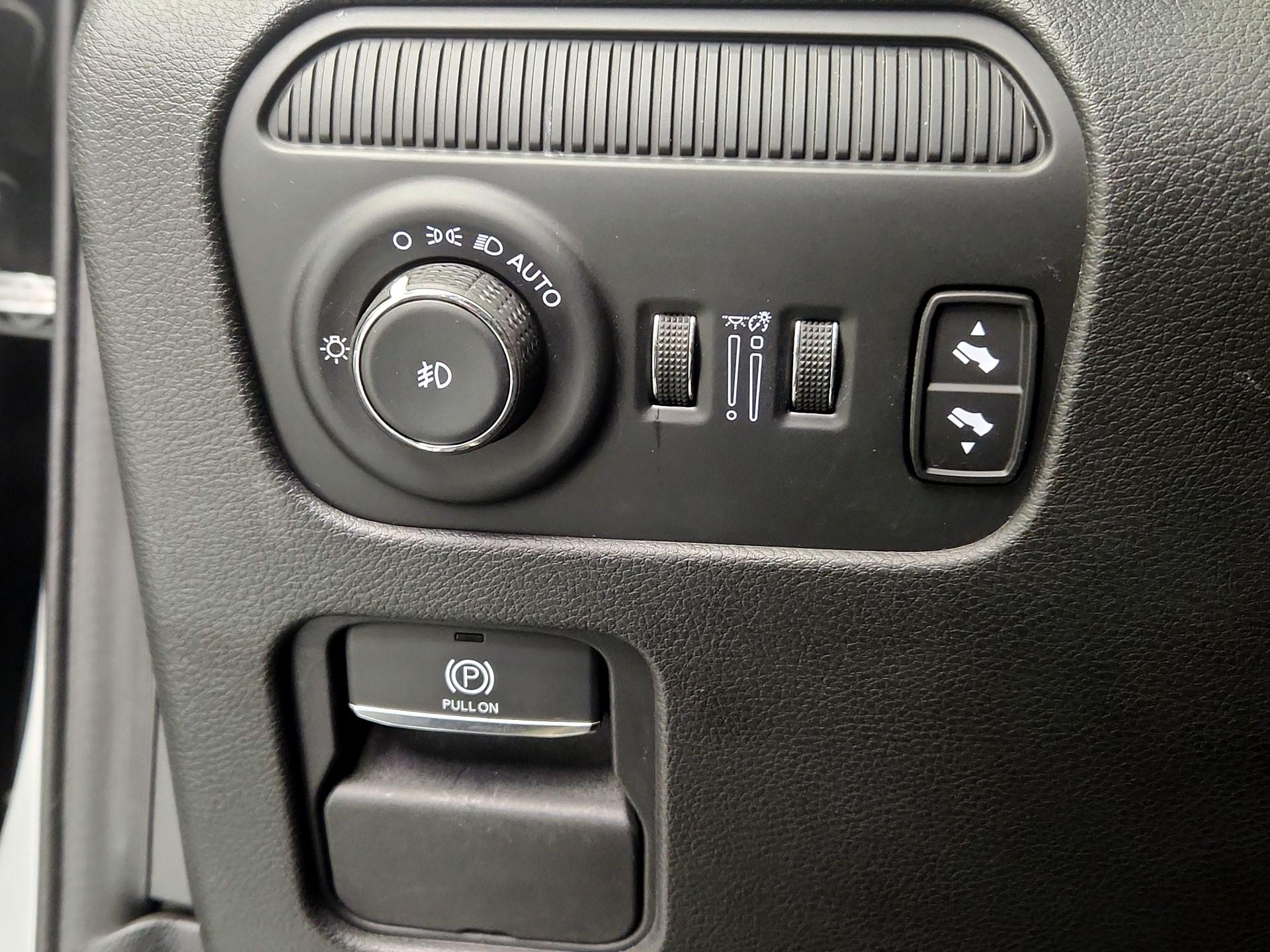 Thumbnail: 2024 Jeep Wagoneer - 13