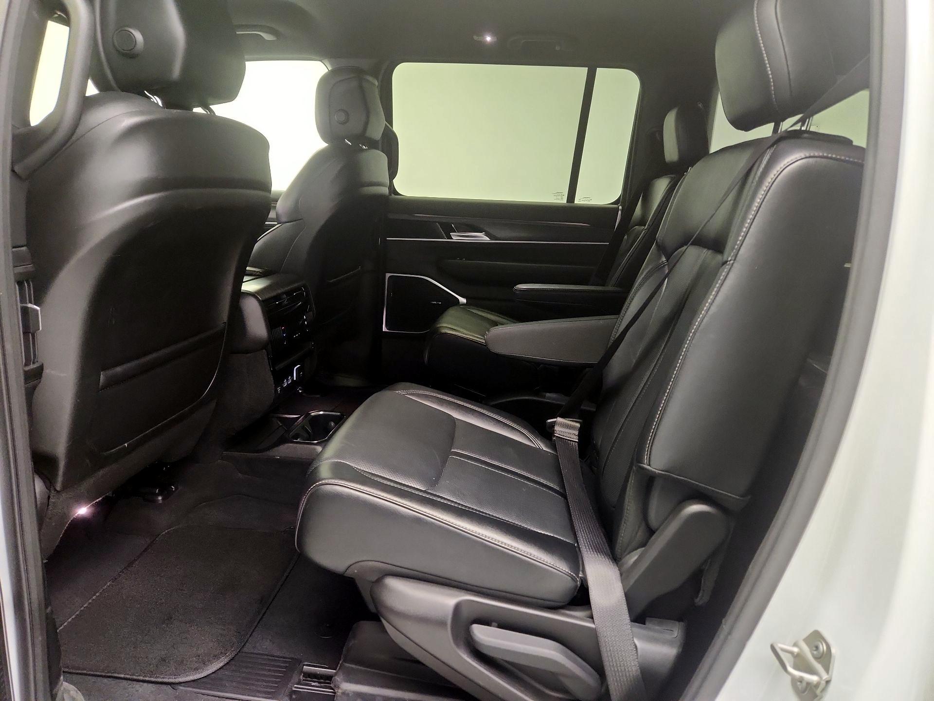 Thumbnail: 2024 Jeep Wagoneer - 20