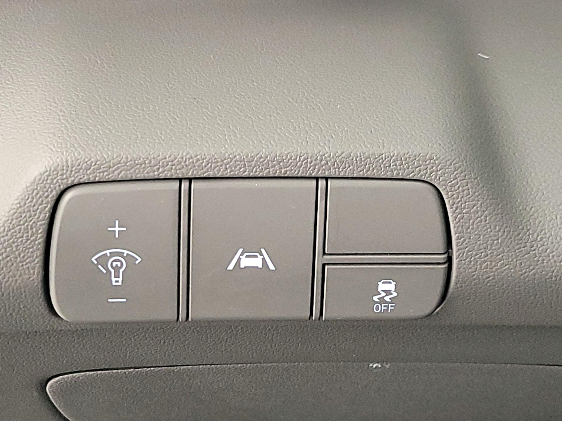 Thumbnail: 2023 Hyundai Elantra - 13