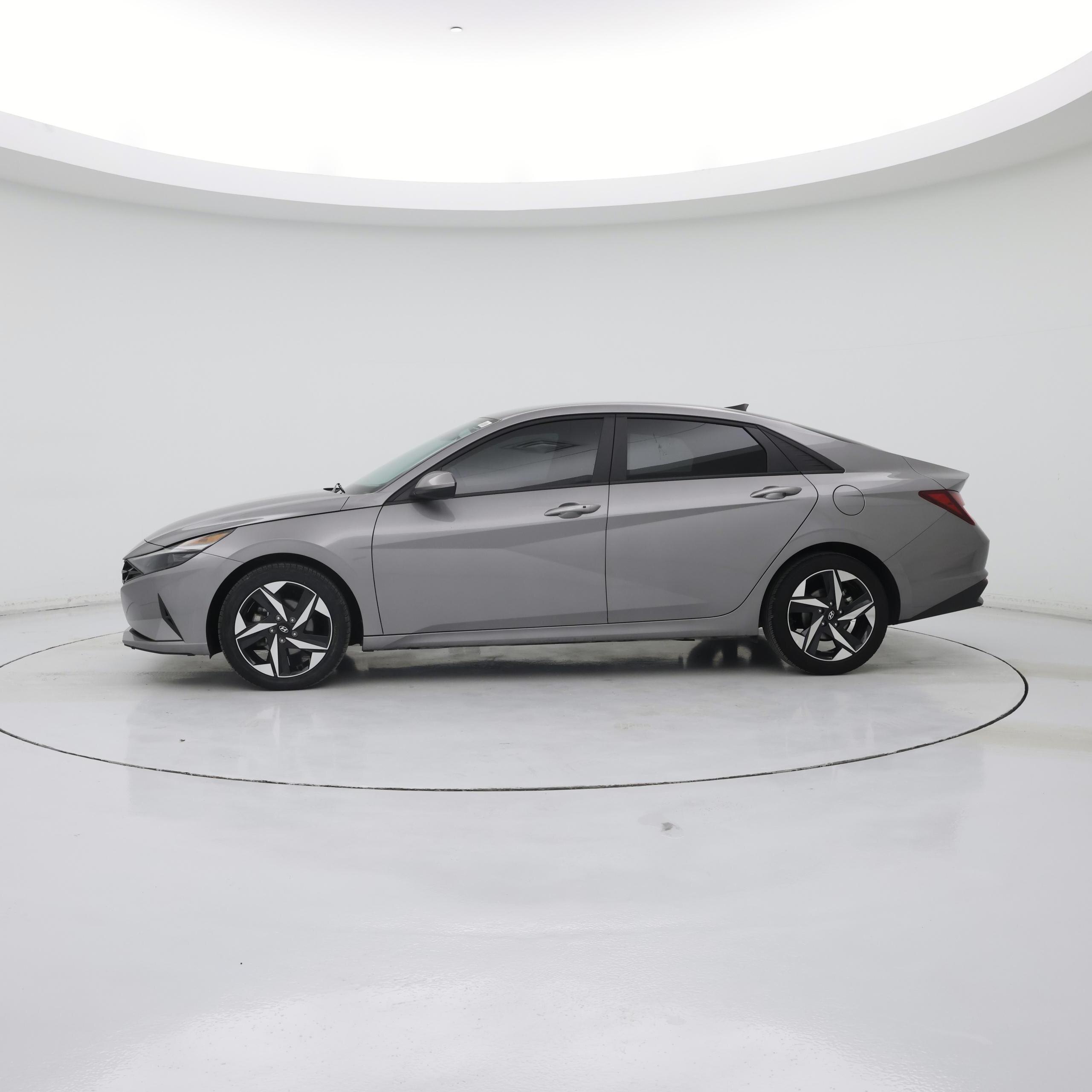 Thumbnail: 2023 Hyundai Elantra - 3