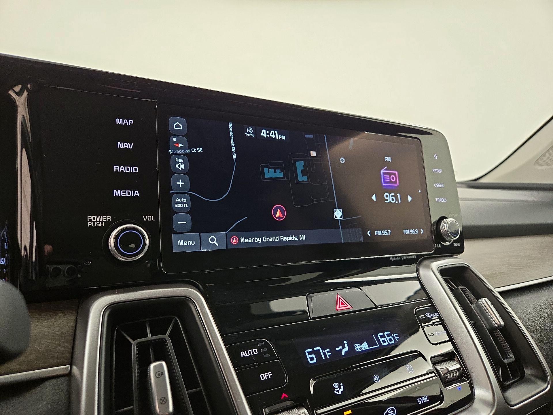 Thumbnail: 2022 Kia Sorento - 14