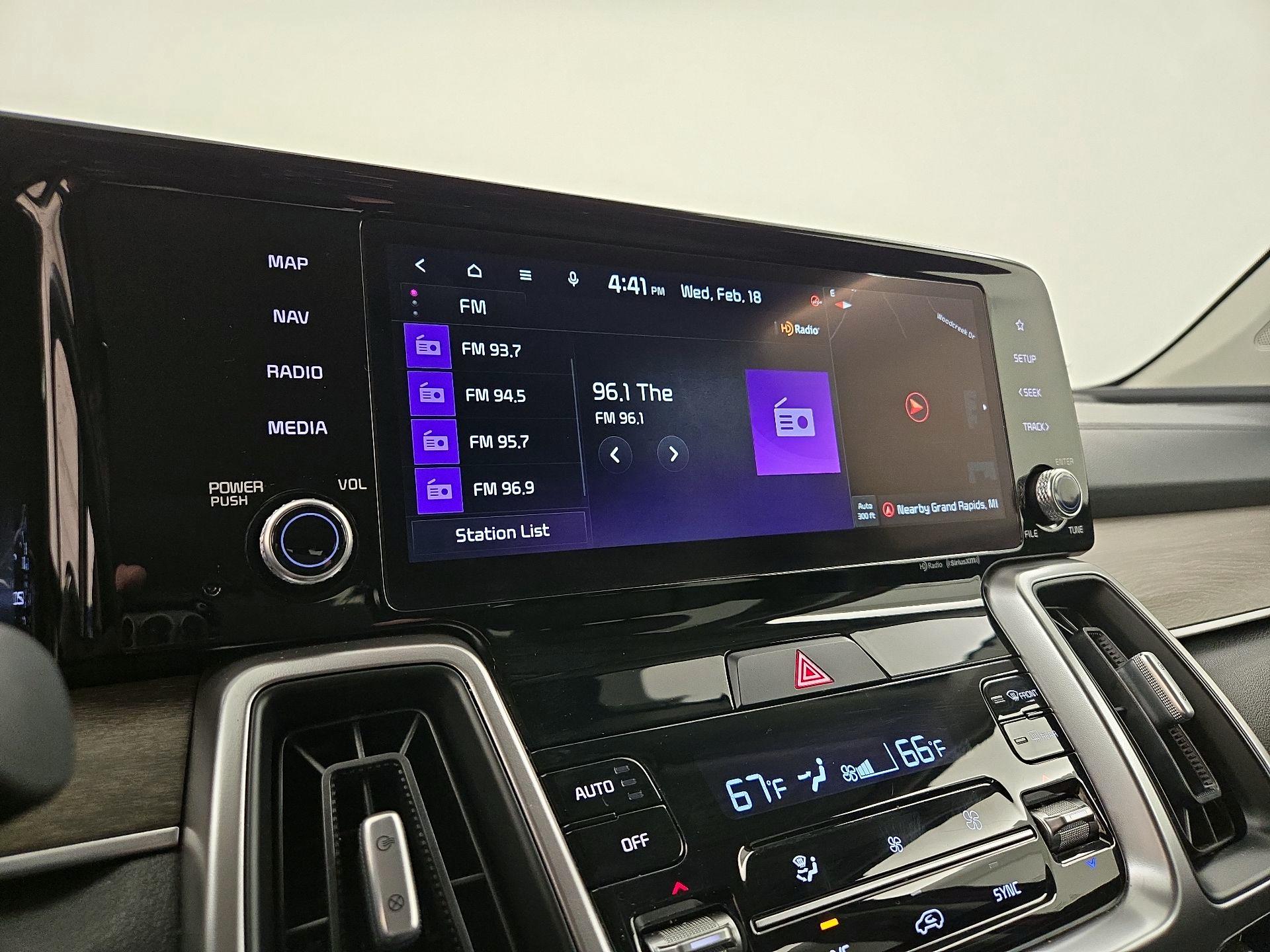 Thumbnail: 2022 Kia Sorento - 16