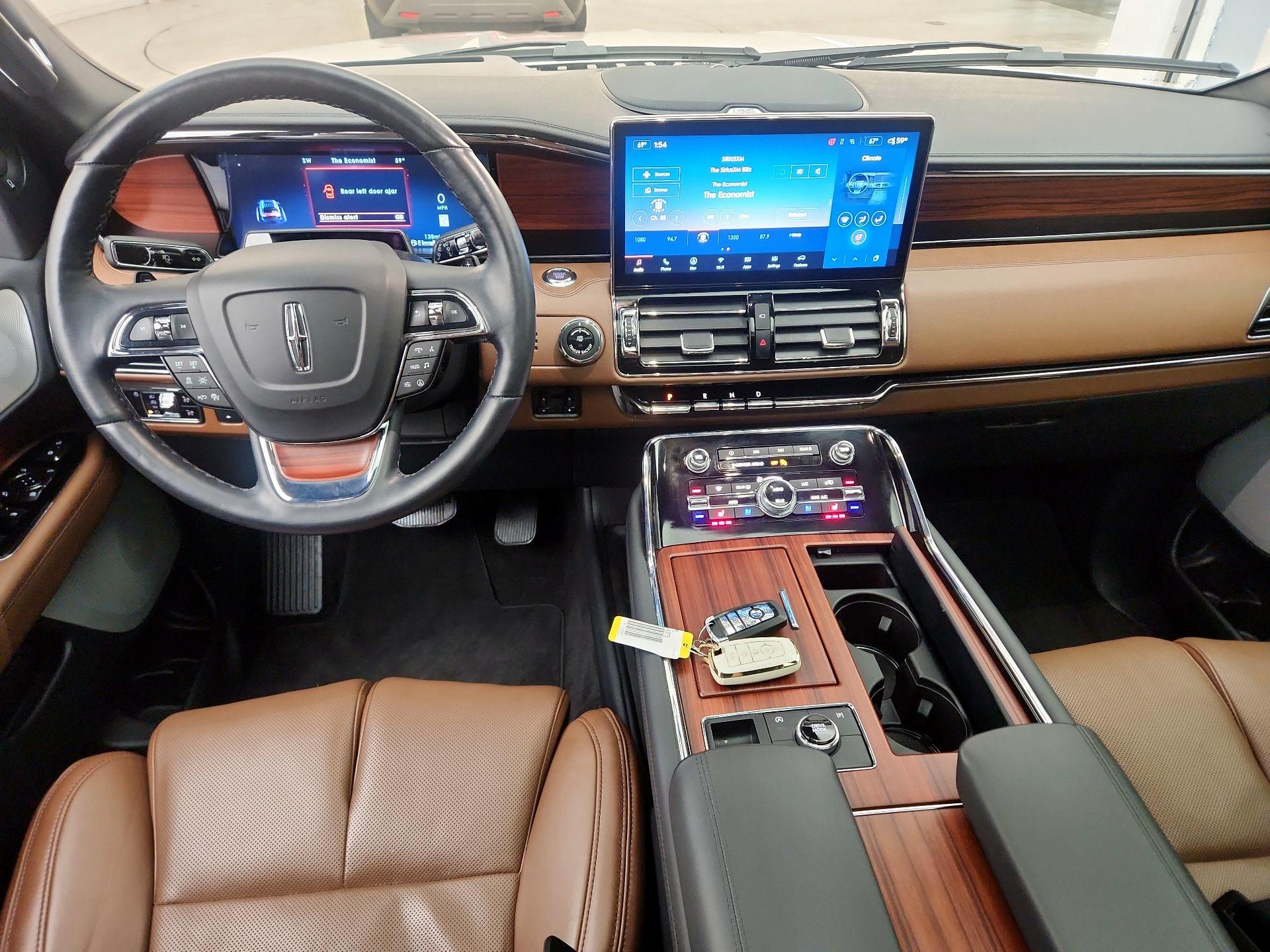 Thumbnail: 2024 Lincoln Navigator L - 9