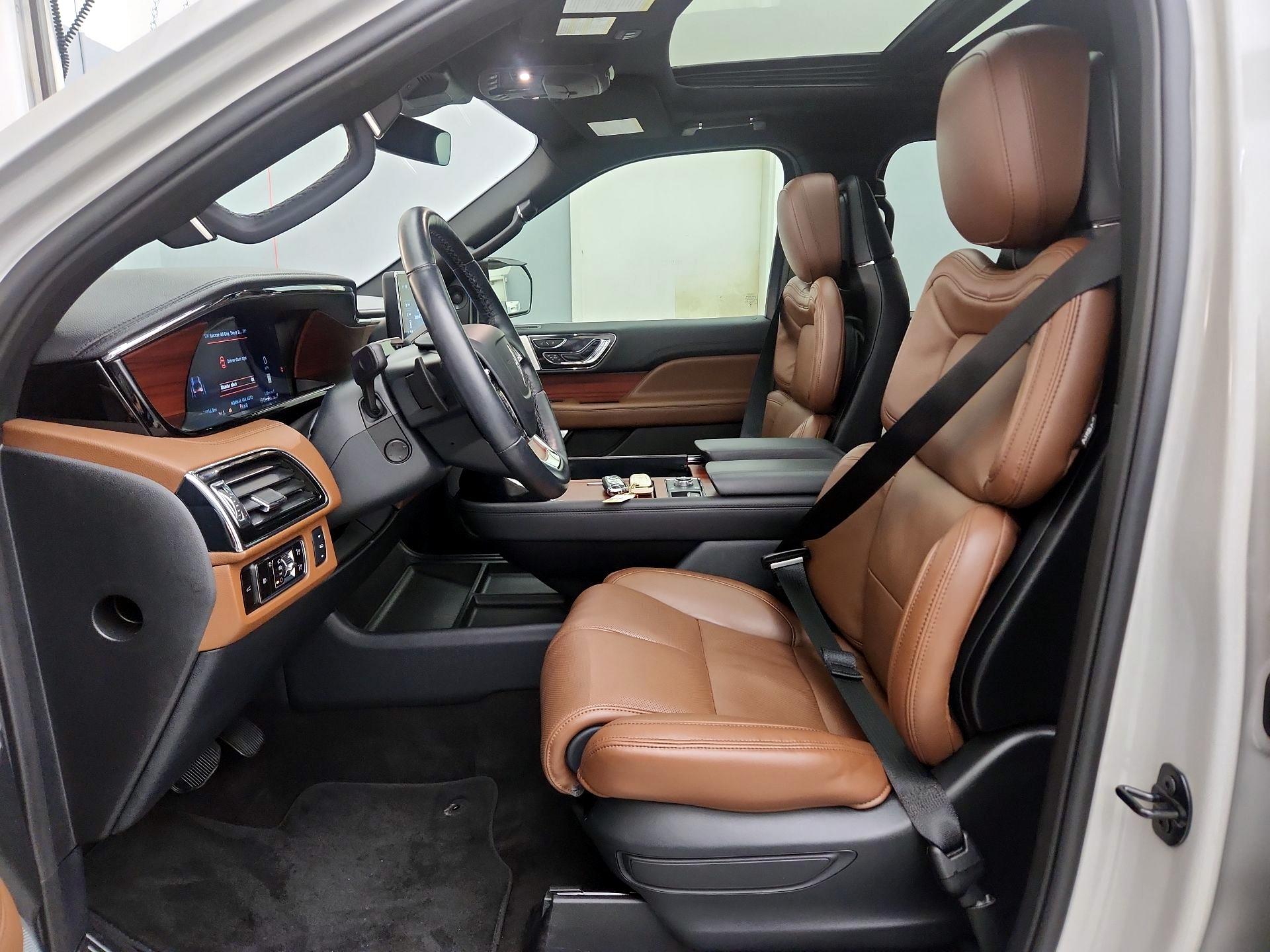 Thumbnail: 2024 Lincoln Navigator L - 11