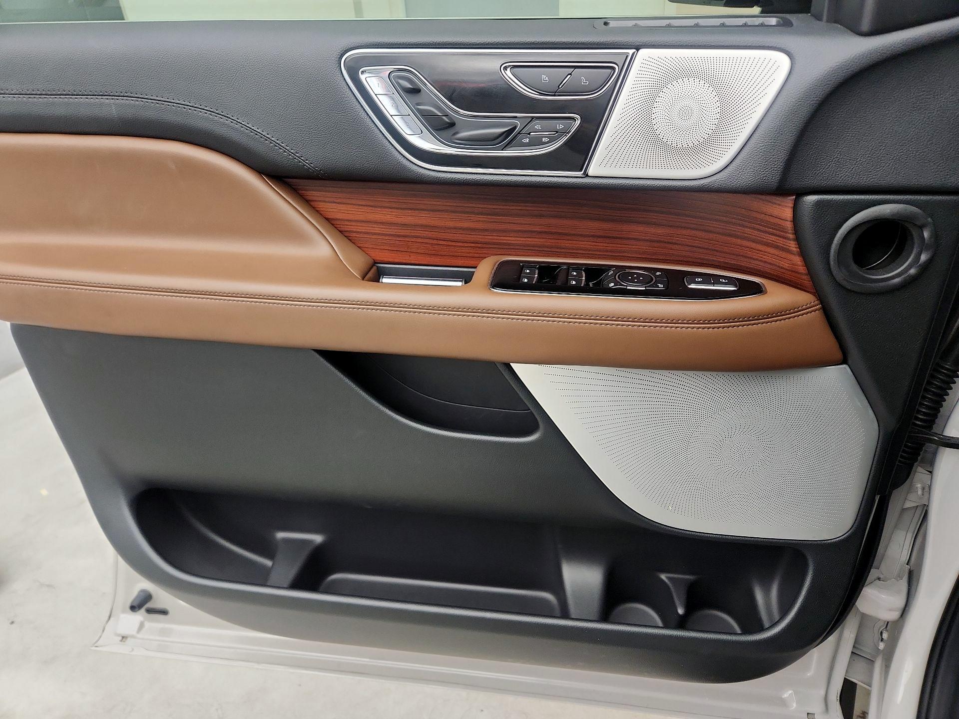 Thumbnail: 2024 Lincoln Navigator L - 12