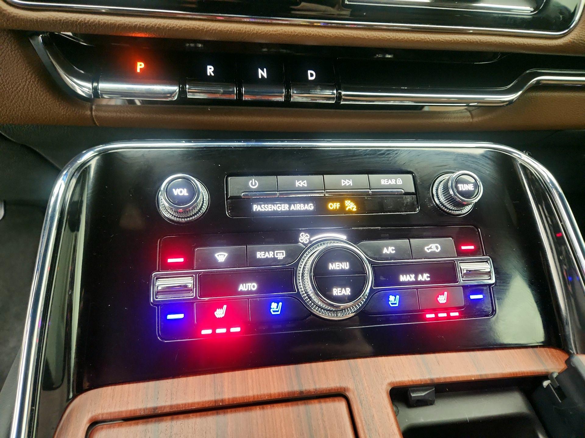 Thumbnail: 2024 Lincoln Navigator L - 17