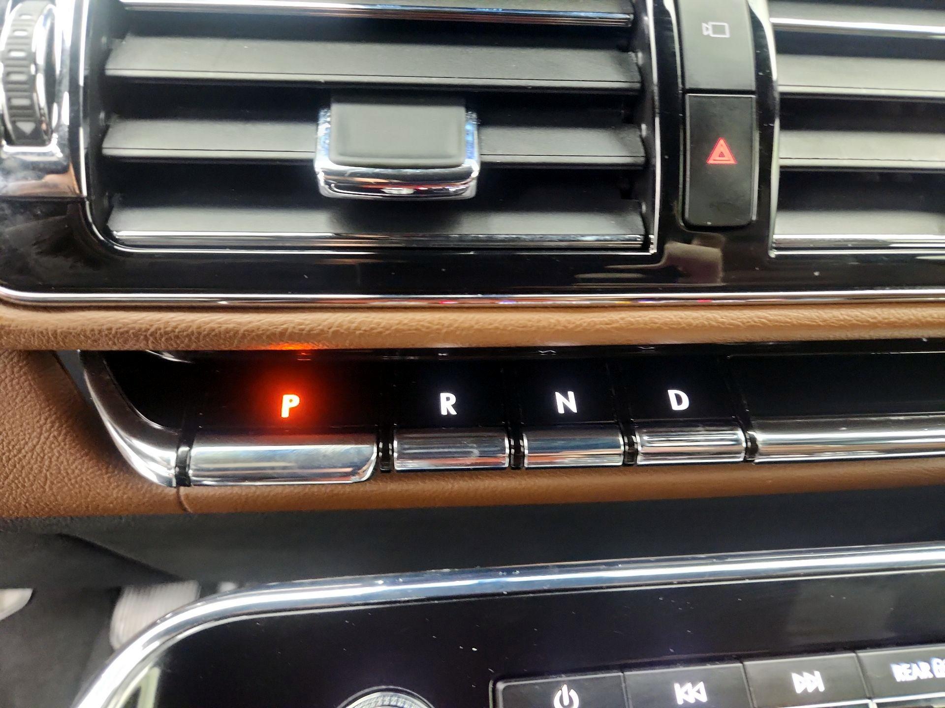 Thumbnail: 2024 Lincoln Navigator L - 18