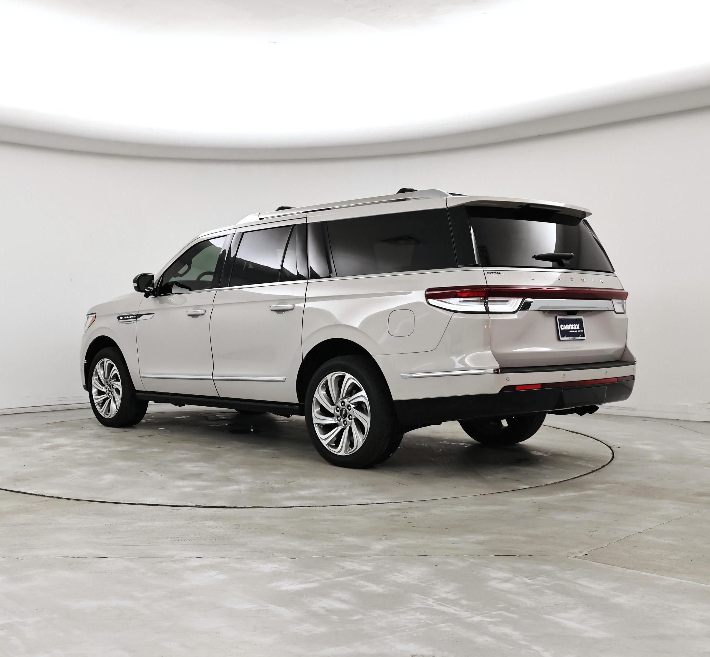 Thumbnail: 2024 Lincoln Navigator L - 2