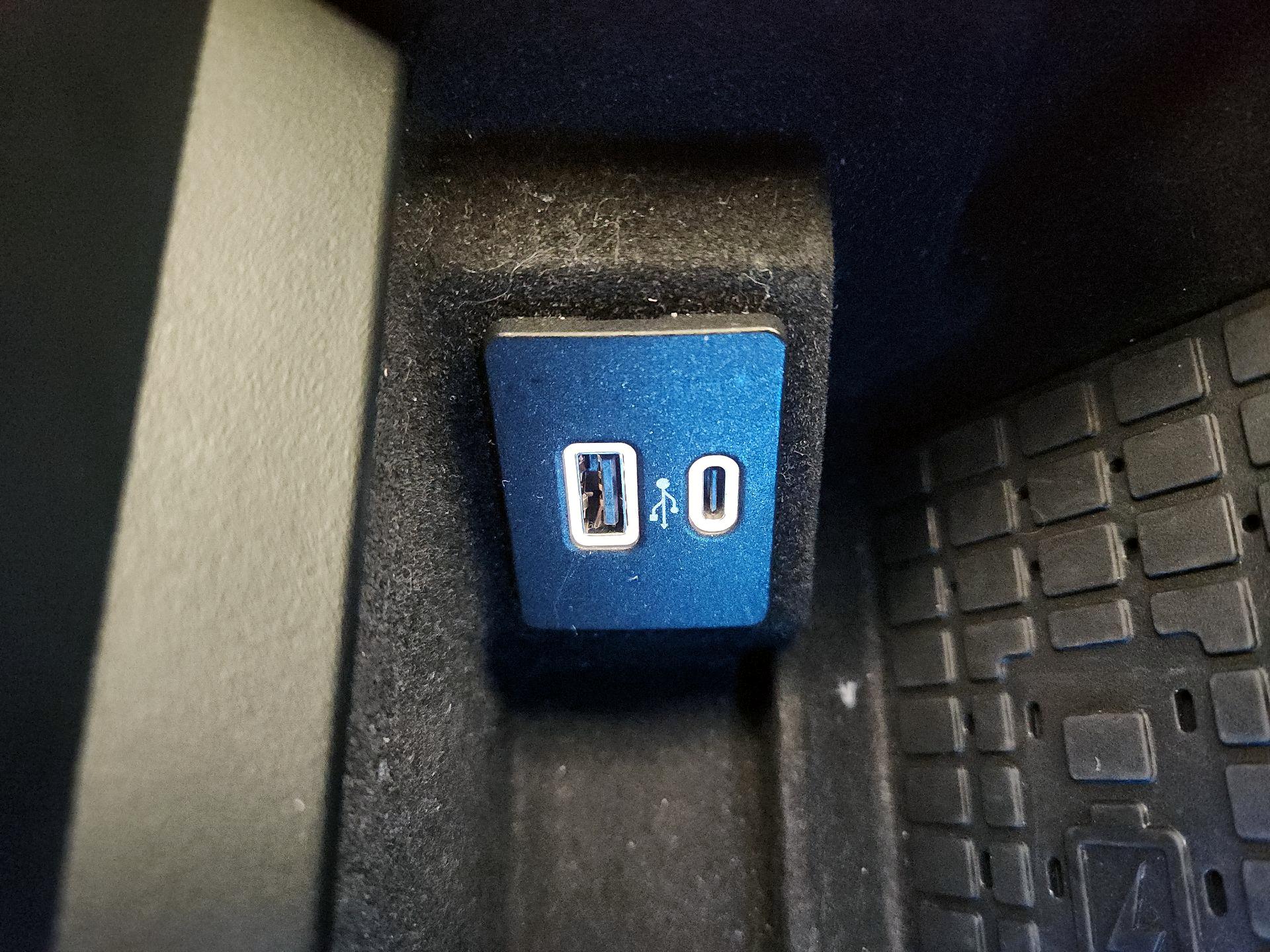 Thumbnail: 2024 Lincoln Navigator L - 19