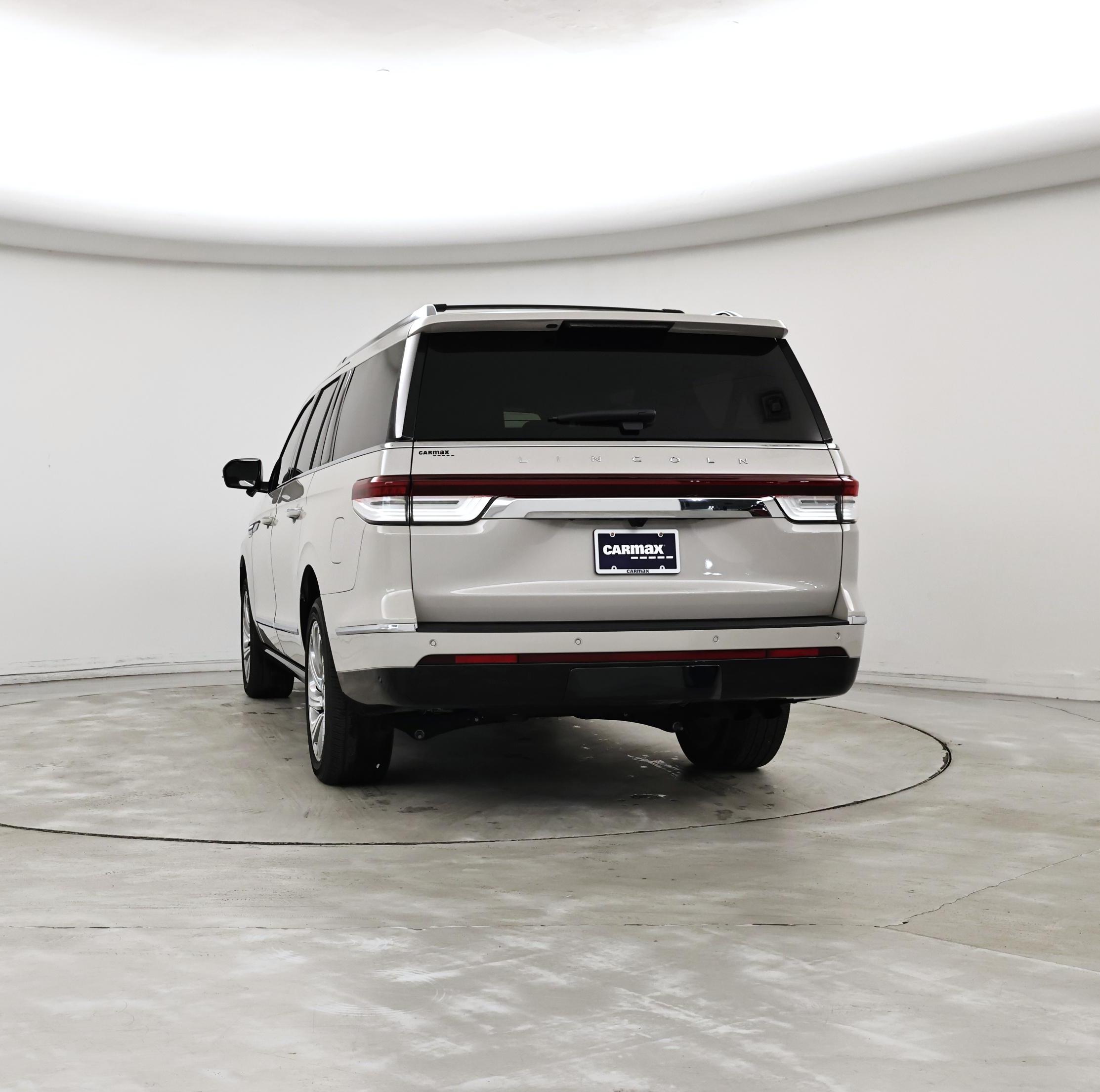 Thumbnail: 2024 Lincoln Navigator L - 6
