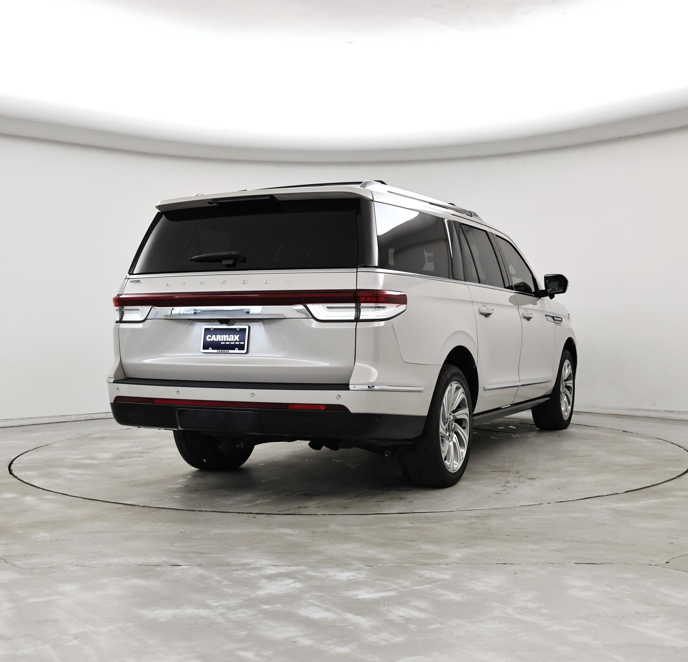 Thumbnail: 2024 Lincoln Navigator L - 8