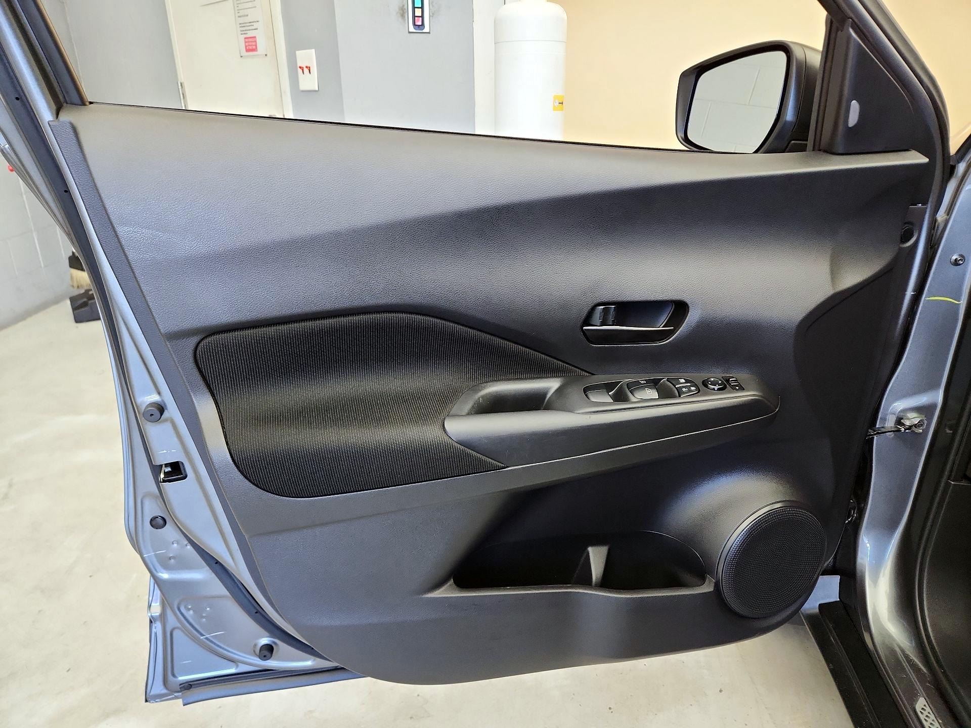 Thumbnail: 2023 Nissan Kicks - 12