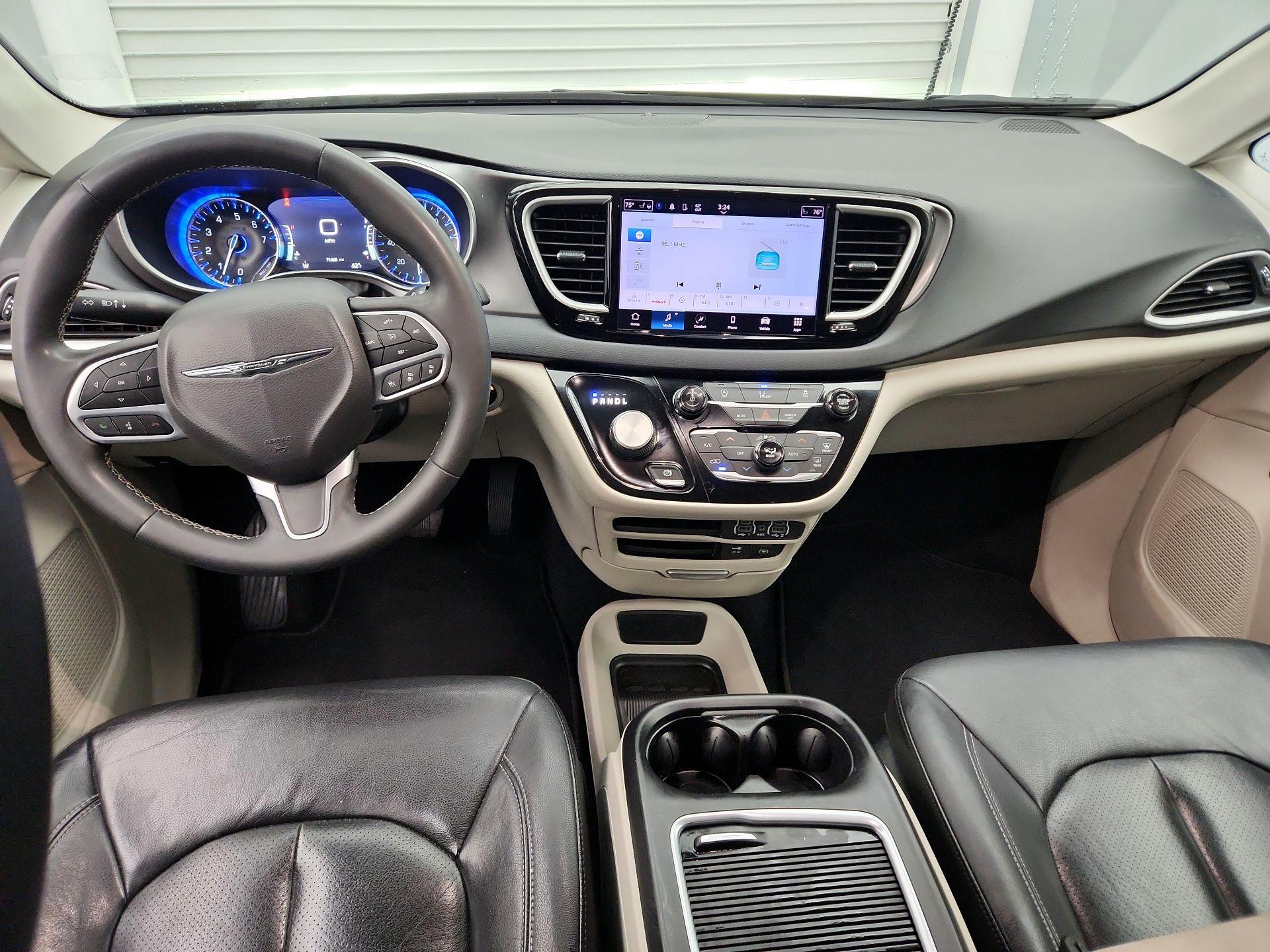 Thumbnail: 2022 Chrysler Pacifica - 9