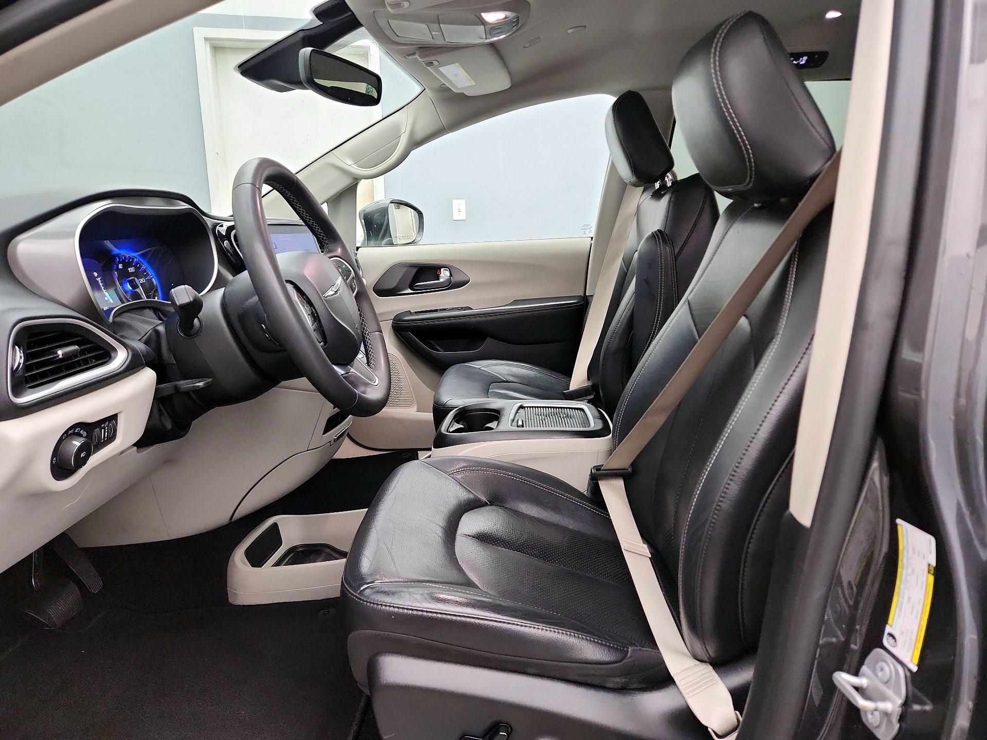 Thumbnail: 2022 Chrysler Pacifica - 11