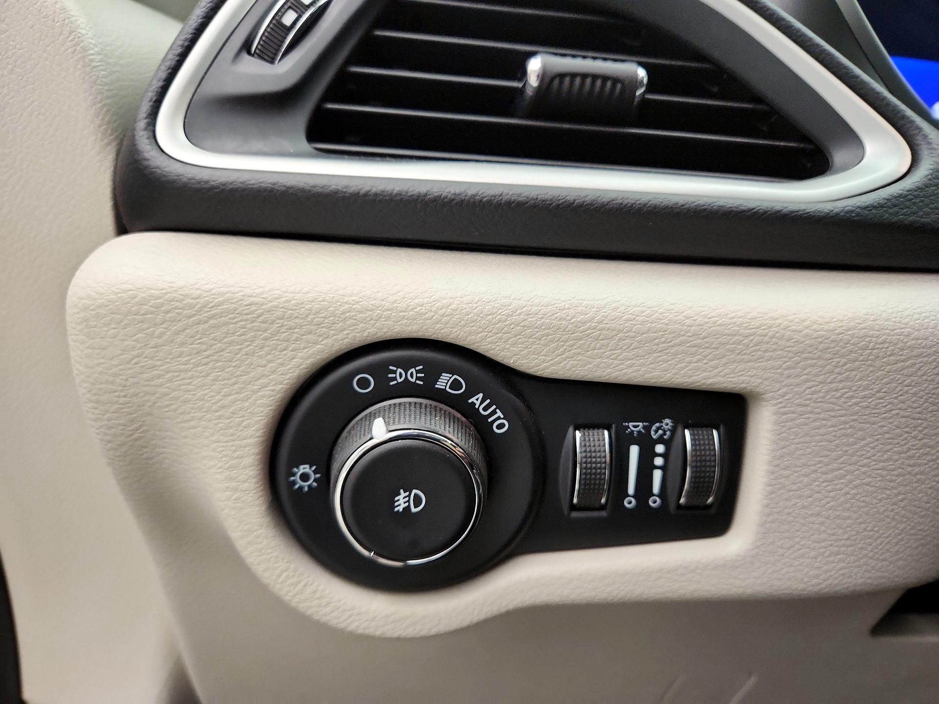 Thumbnail: 2022 Chrysler Pacifica - 13