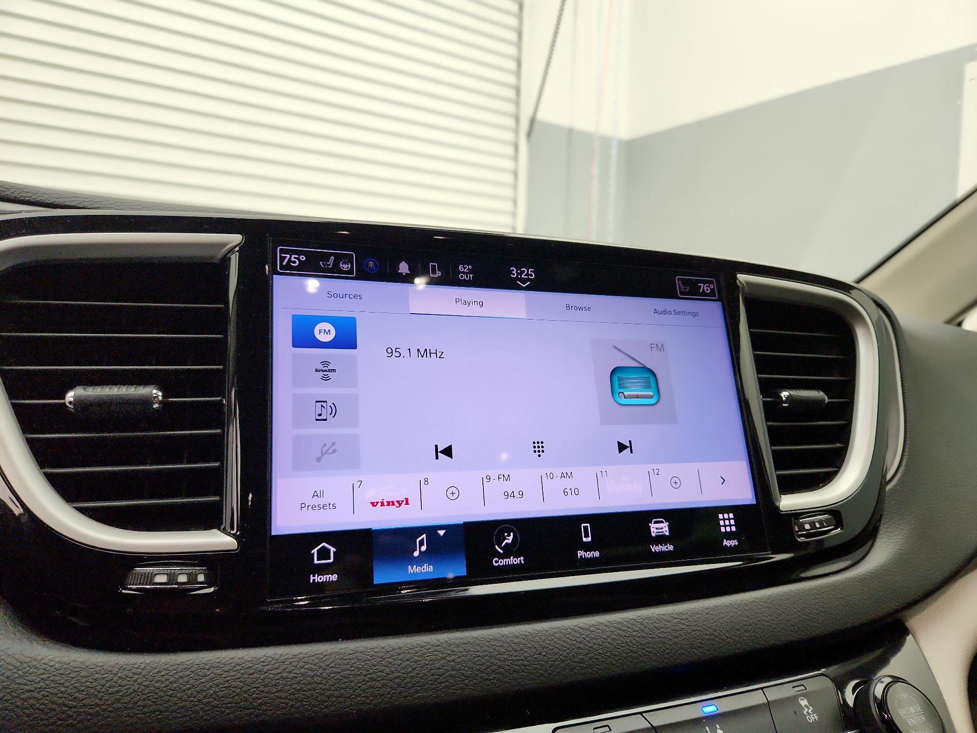 Thumbnail: 2022 Chrysler Pacifica - 15