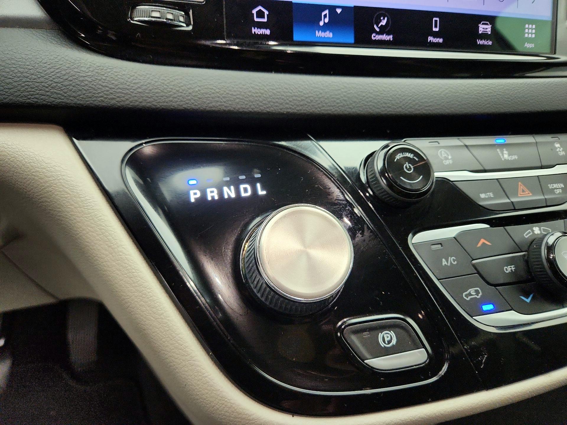 Thumbnail: 2022 Chrysler Pacifica - 17