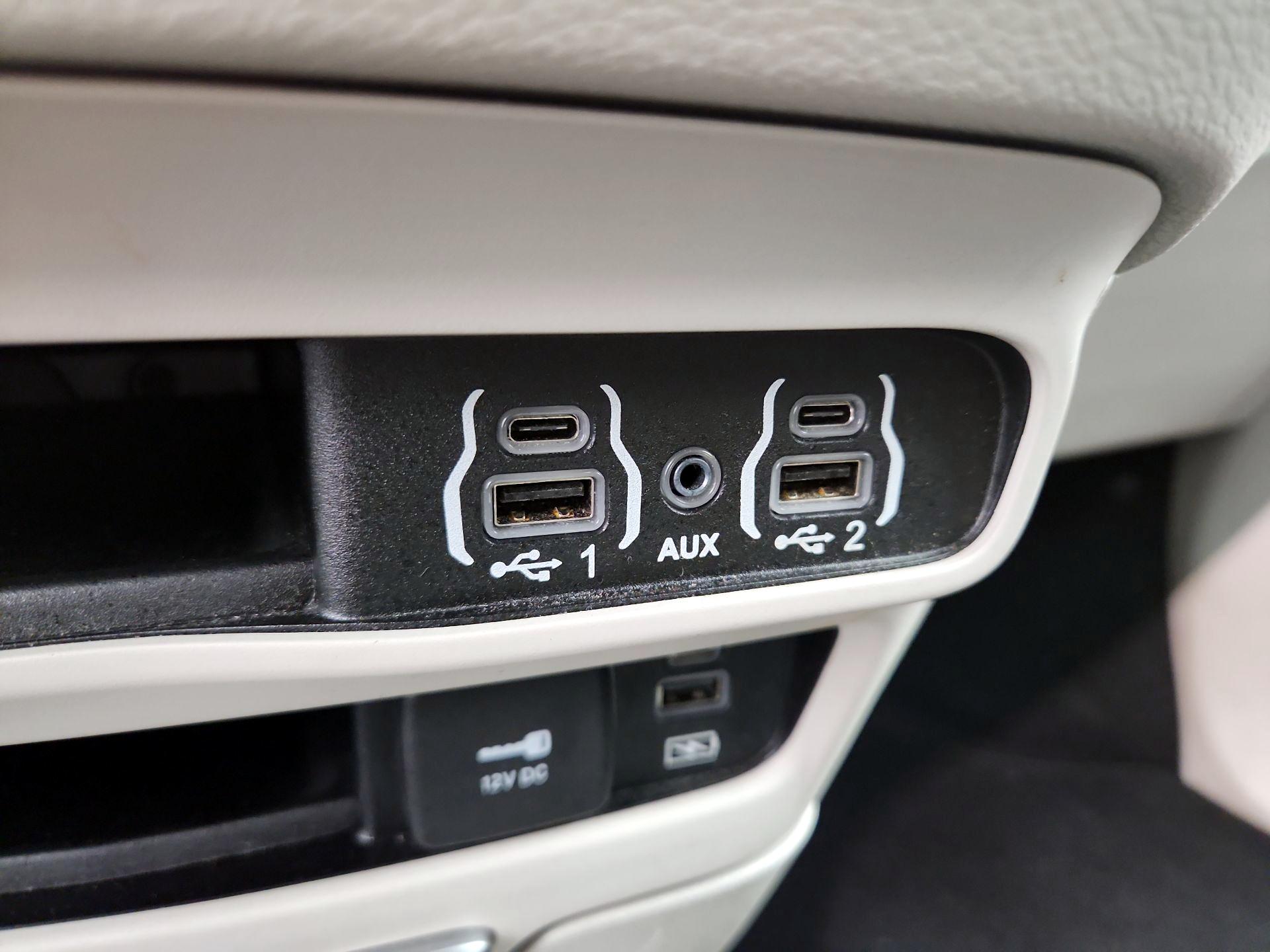 Thumbnail: 2022 Chrysler Pacifica - 18