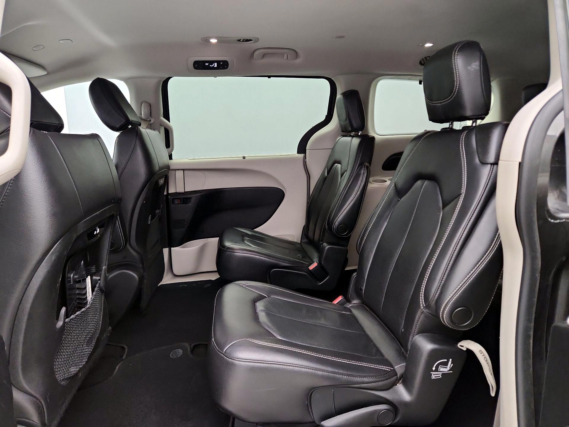 Thumbnail: 2022 Chrysler Pacifica - 19