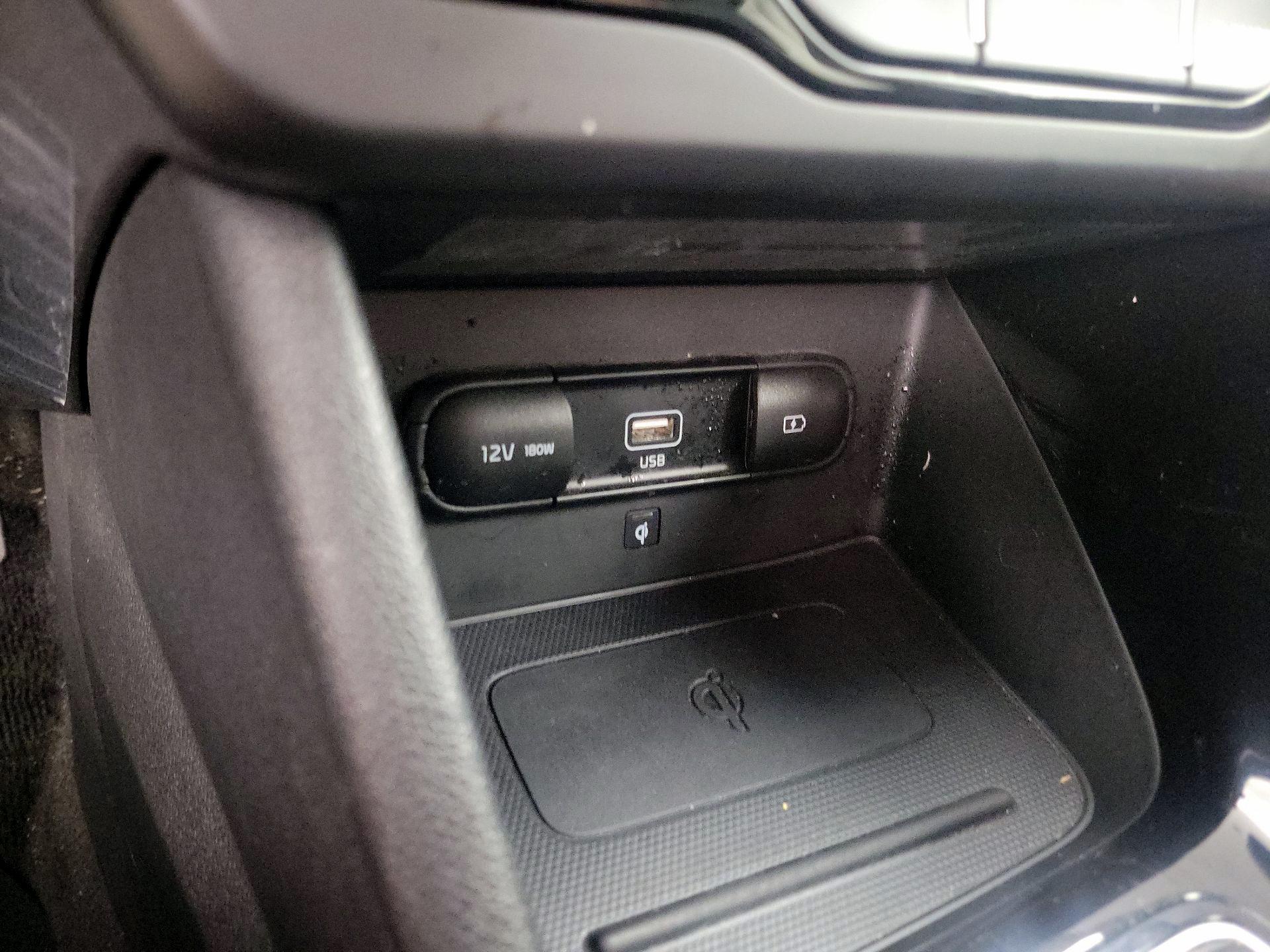 Thumbnail: 2022 Kia Niro - 18