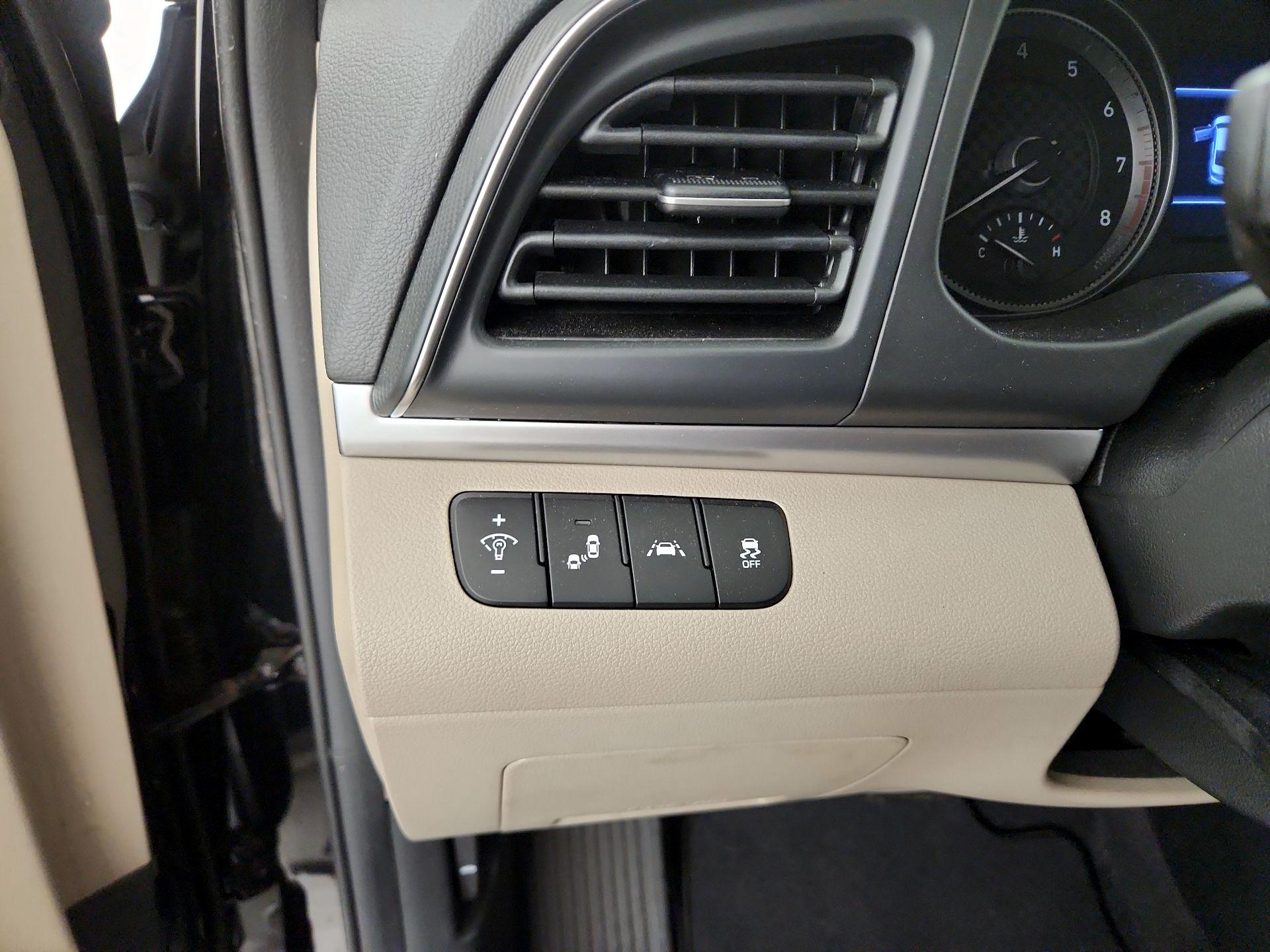 Thumbnail: 2020 Hyundai Elantra - 13