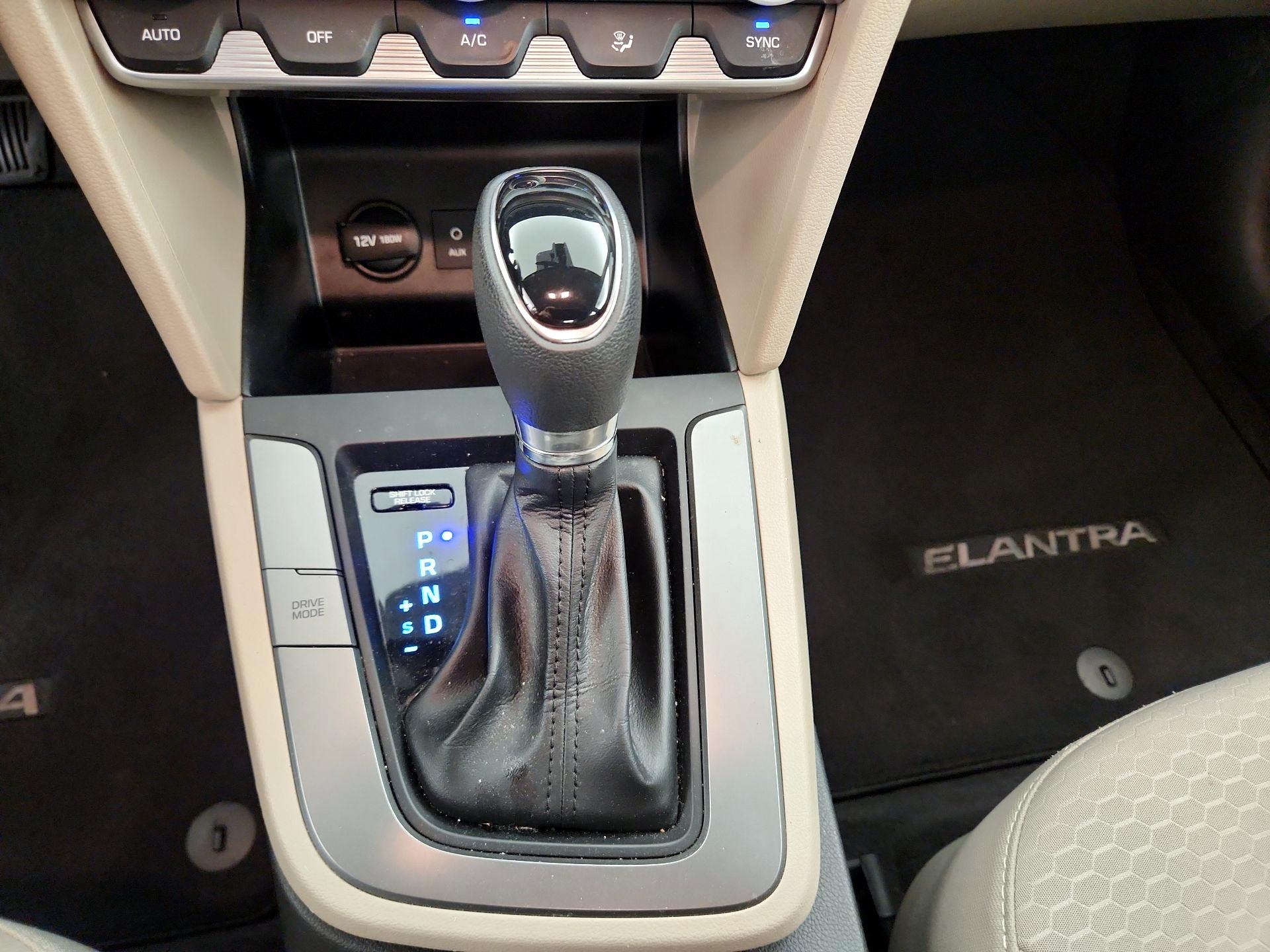 Thumbnail: 2020 Hyundai Elantra - 17