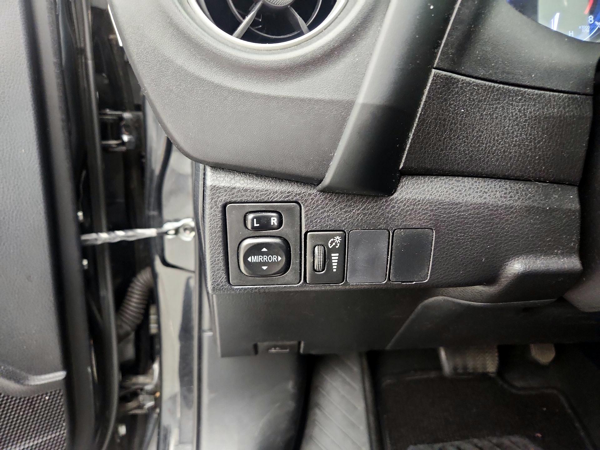 Thumbnail: 2017 Toyota Corolla - 13