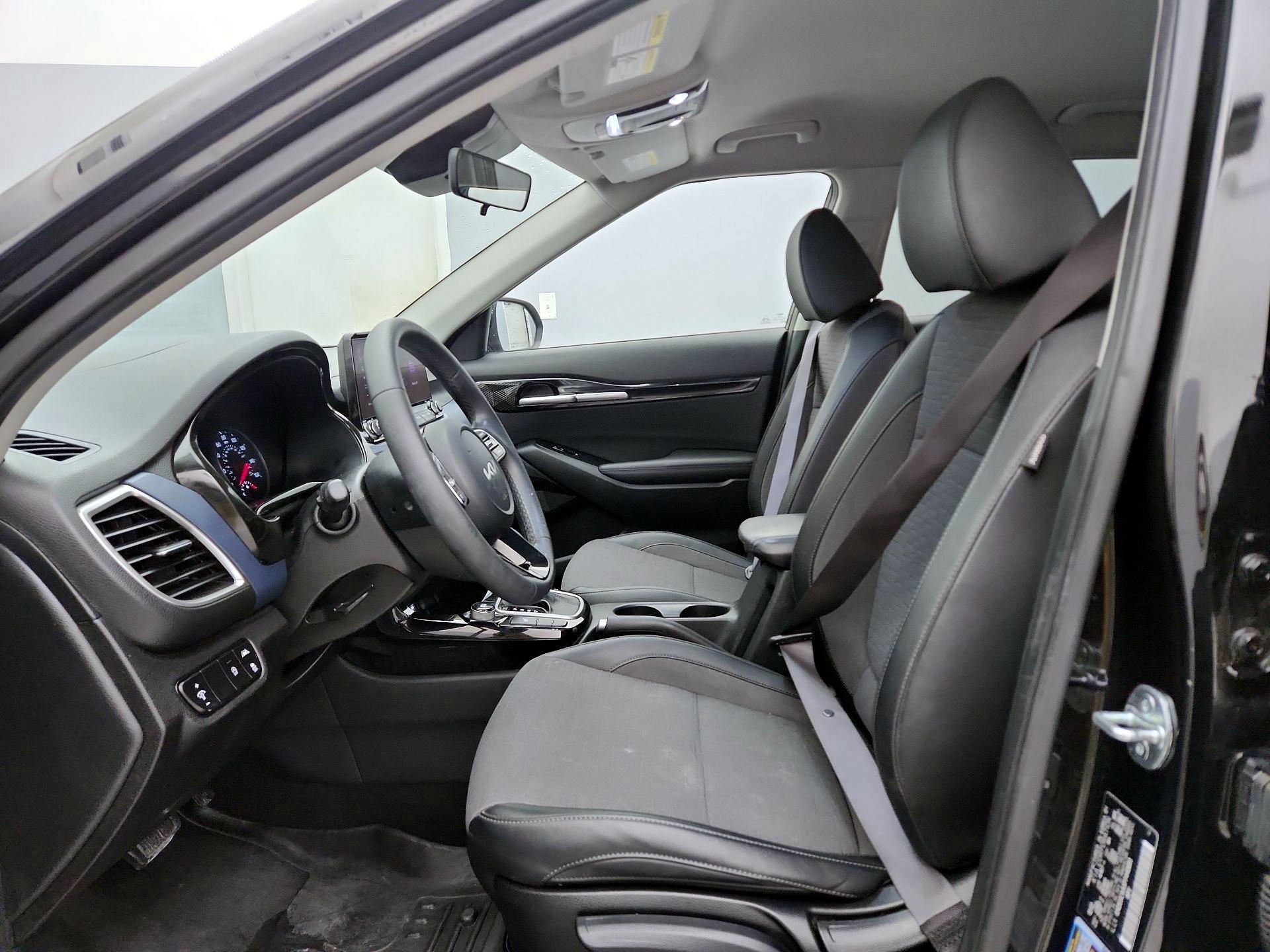 Thumbnail: 2023 Kia Seltos - 11