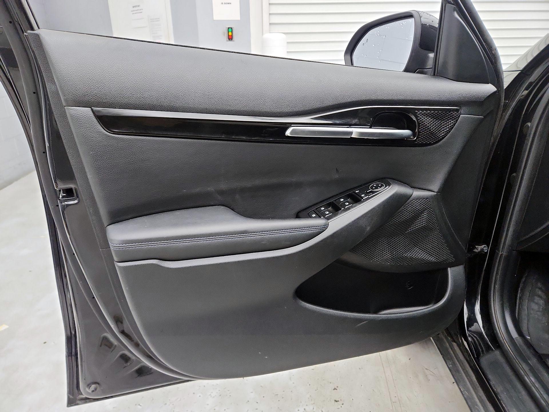 Thumbnail: 2023 Kia Seltos - 12