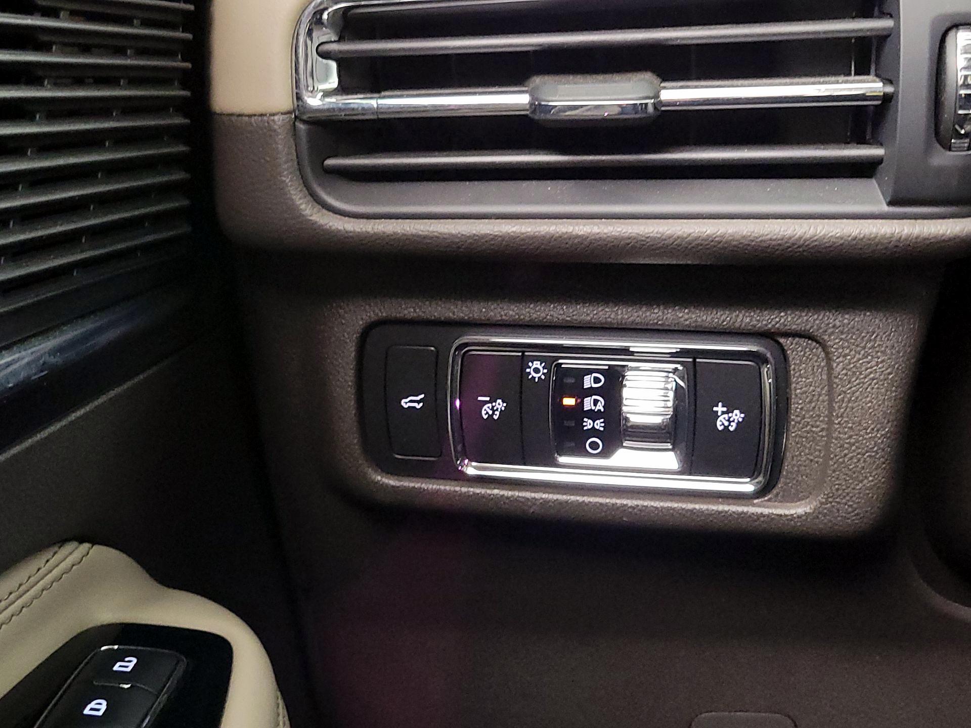 Thumbnail: 2022 Lincoln Corsair - 13