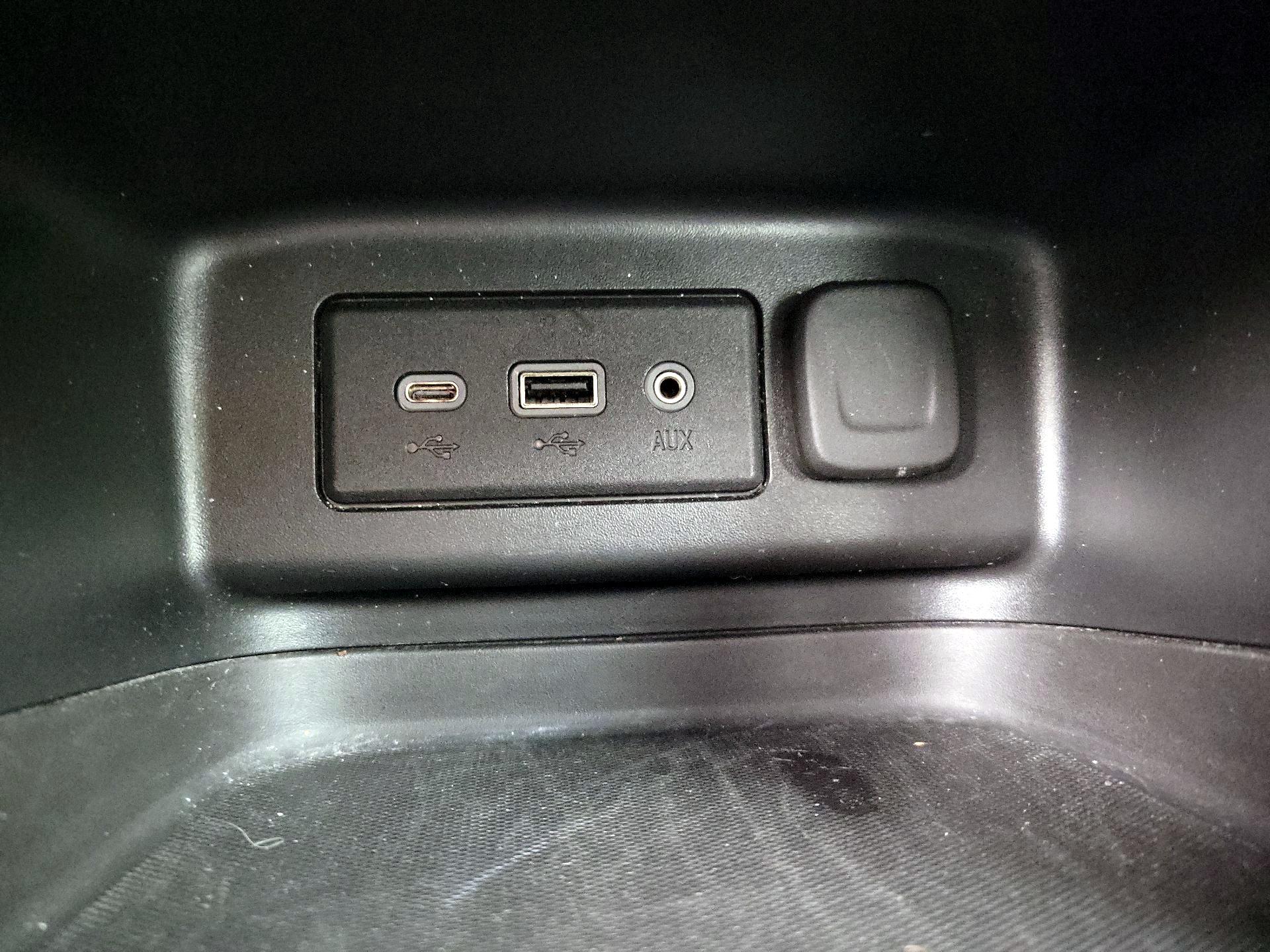 Thumbnail: 2022 Chevrolet Equinox - 18