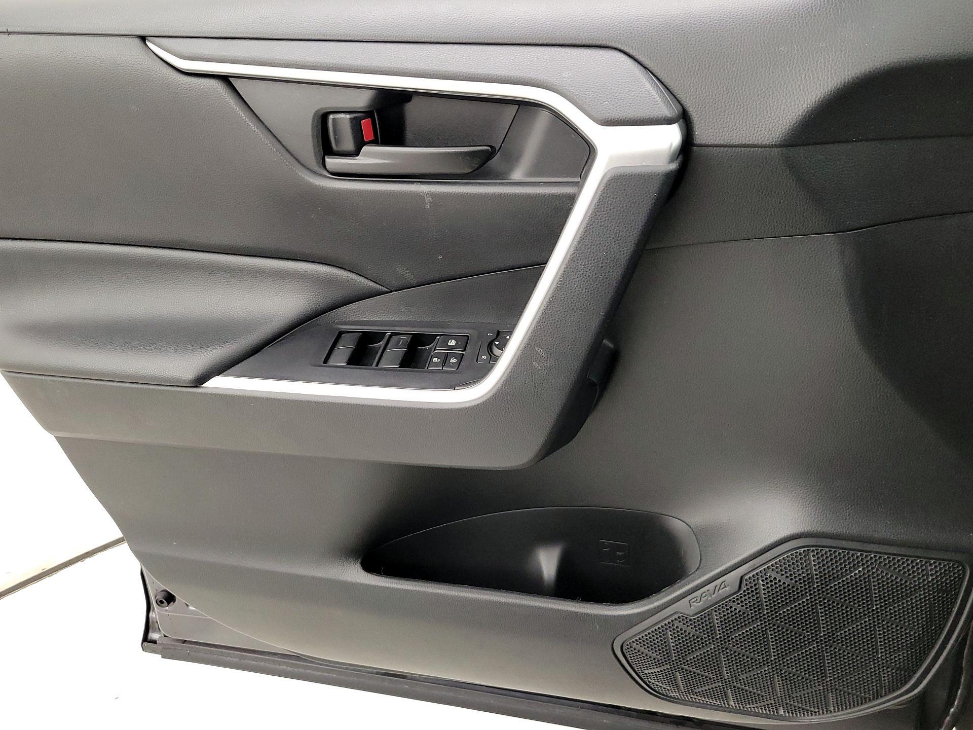 Thumbnail: 2023 Toyota RAV4 - 12