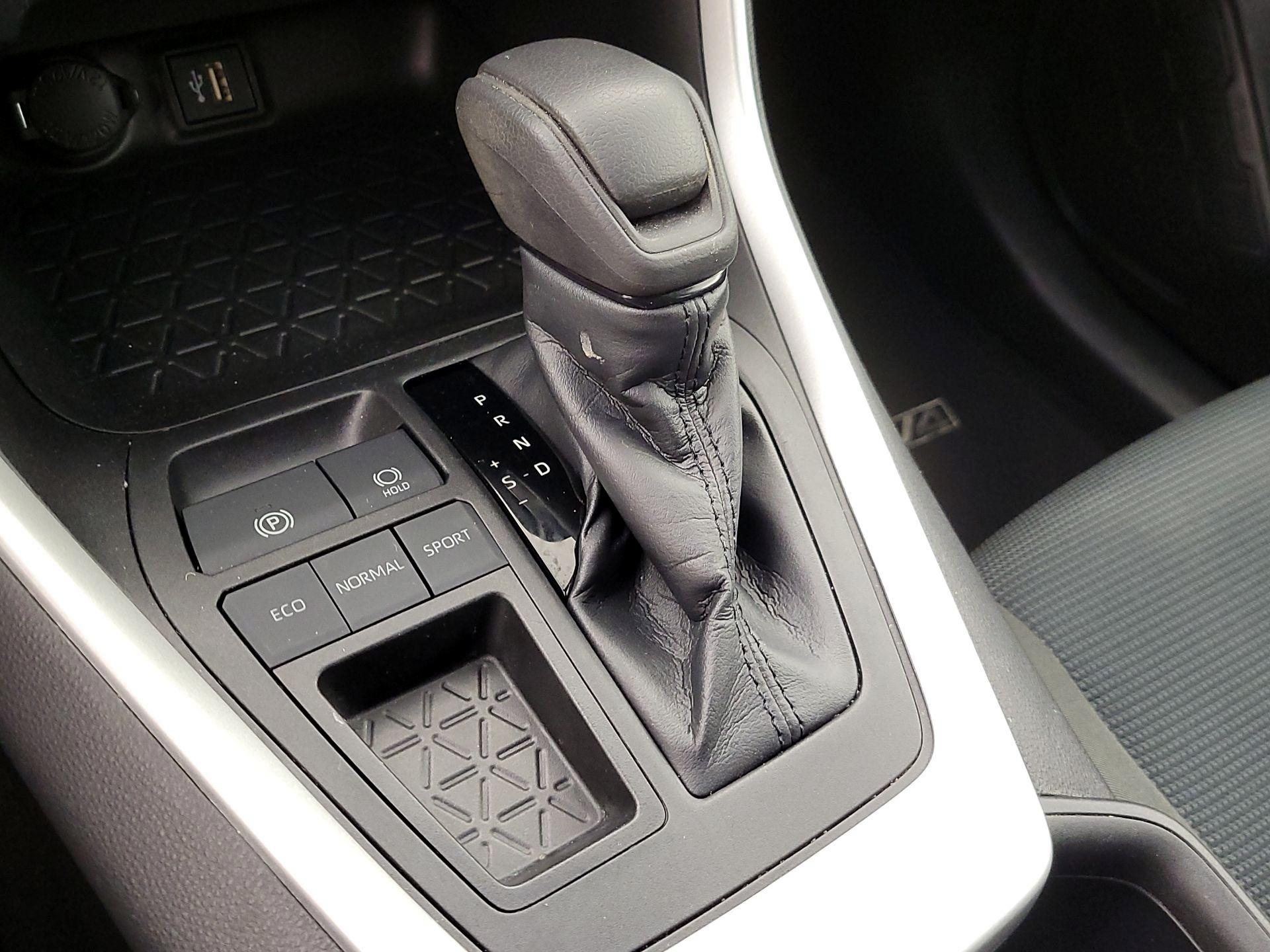 Thumbnail: 2023 Toyota RAV4 - 17