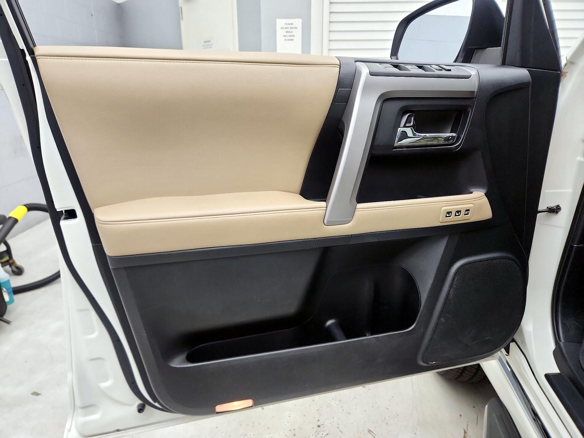 Thumbnail: 2015 Toyota 4Runner - 12