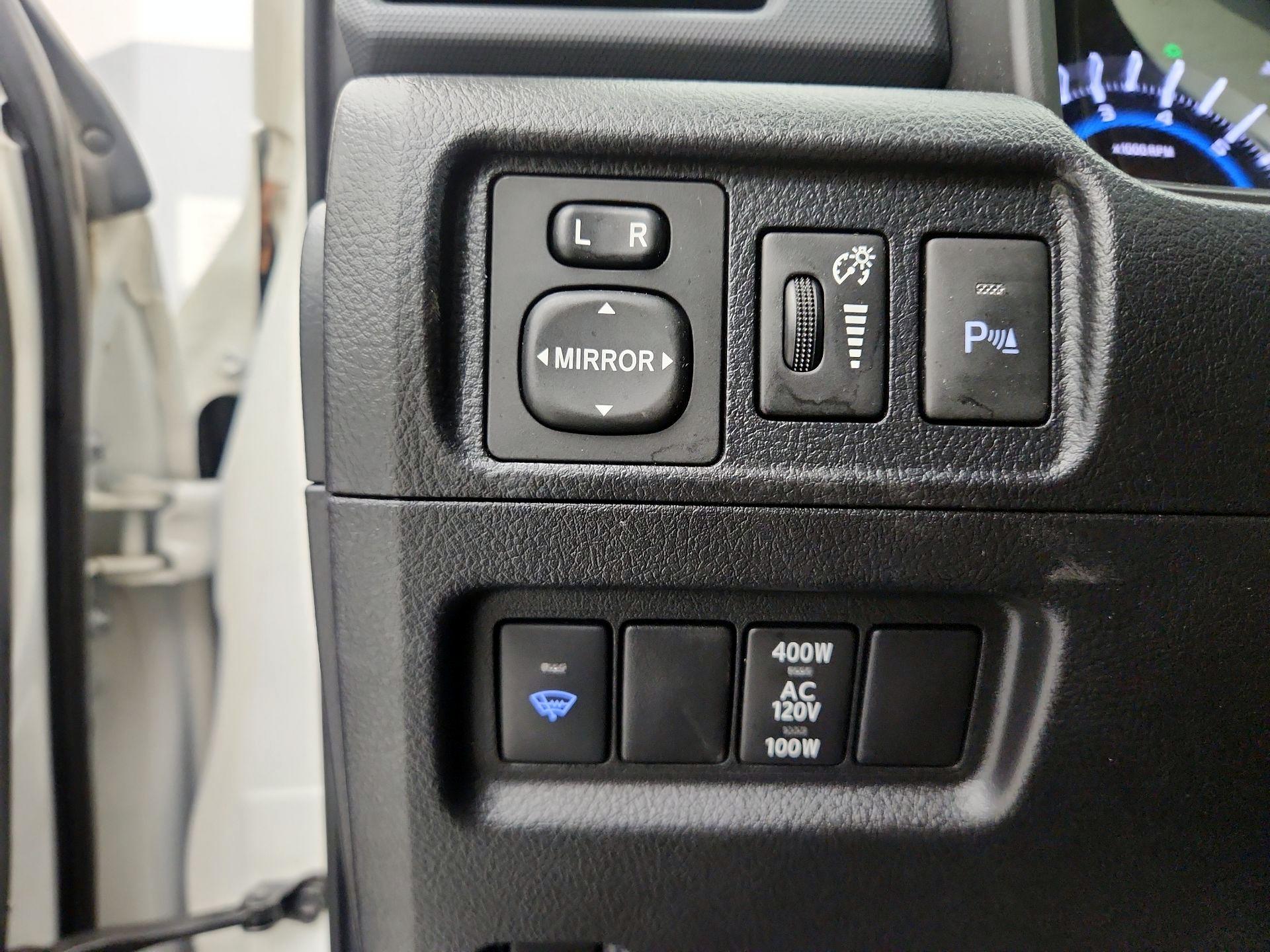 Thumbnail: 2015 Toyota 4Runner - 13