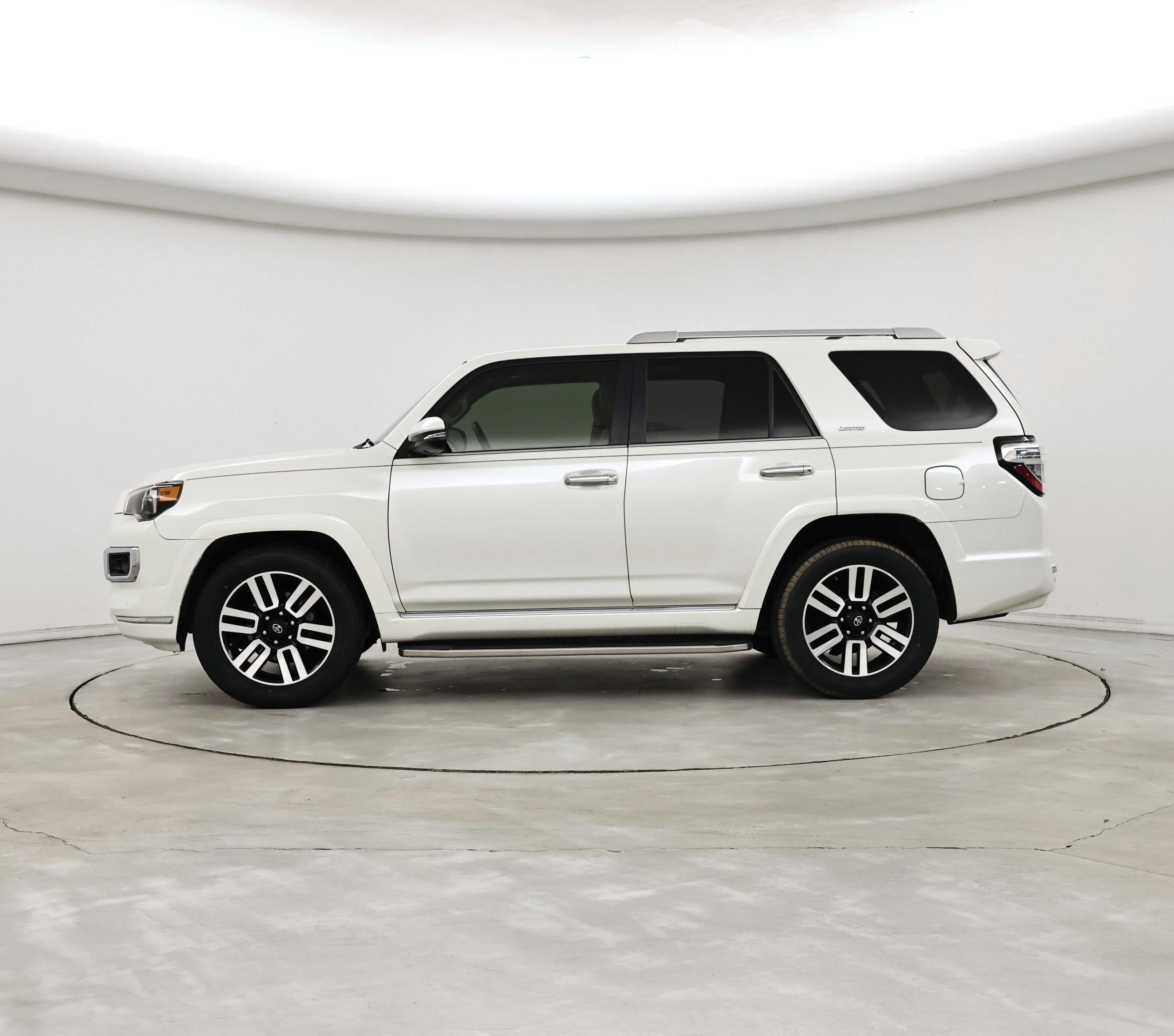 Thumbnail: 2015 Toyota 4Runner - 3