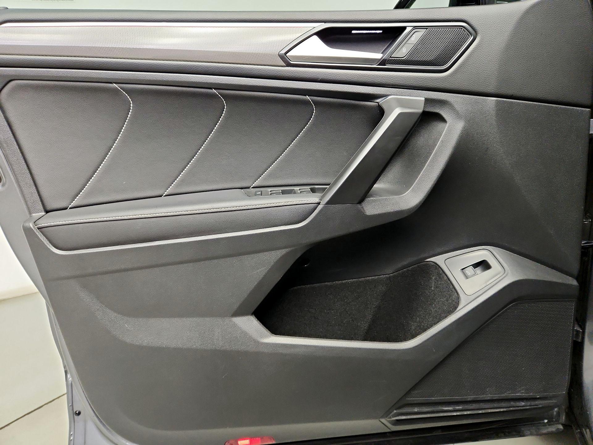 Thumbnail: 2022 Volkswagen Tiguan - 12