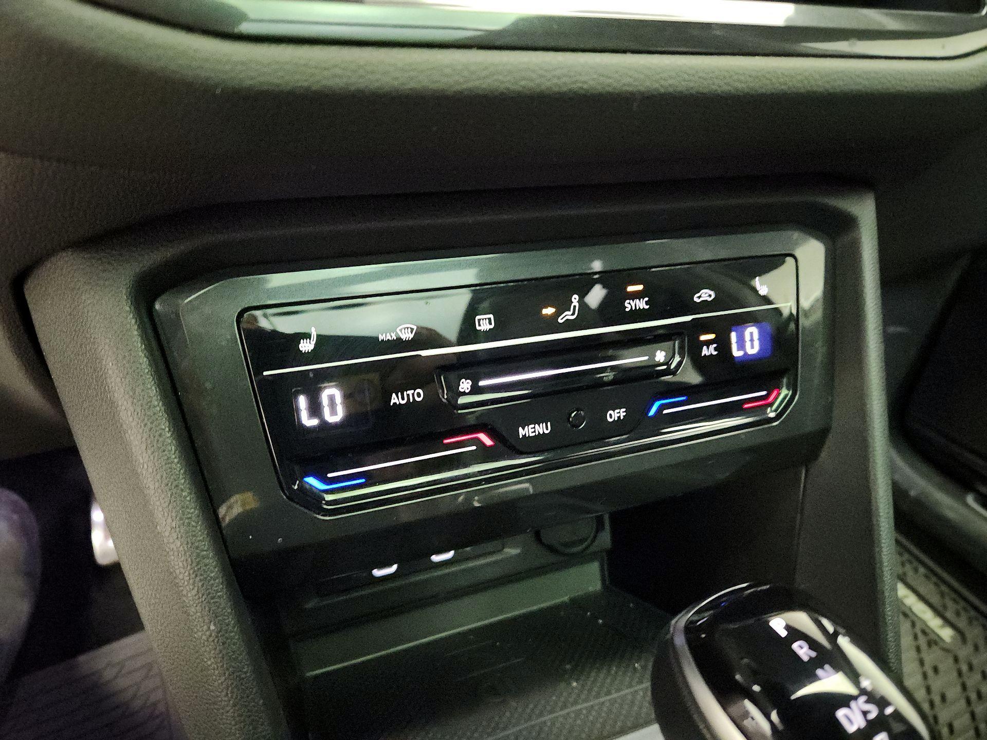 Thumbnail: 2022 Volkswagen Tiguan - 16