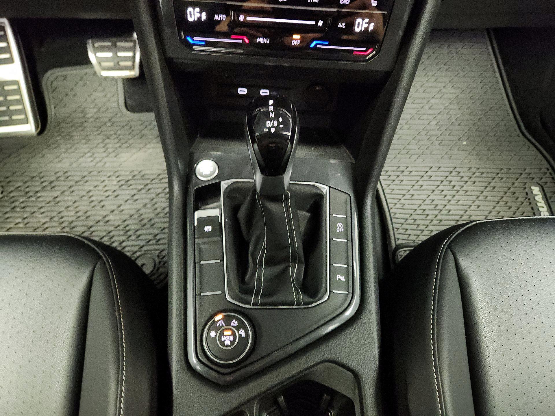 Thumbnail: 2022 Volkswagen Tiguan - 17