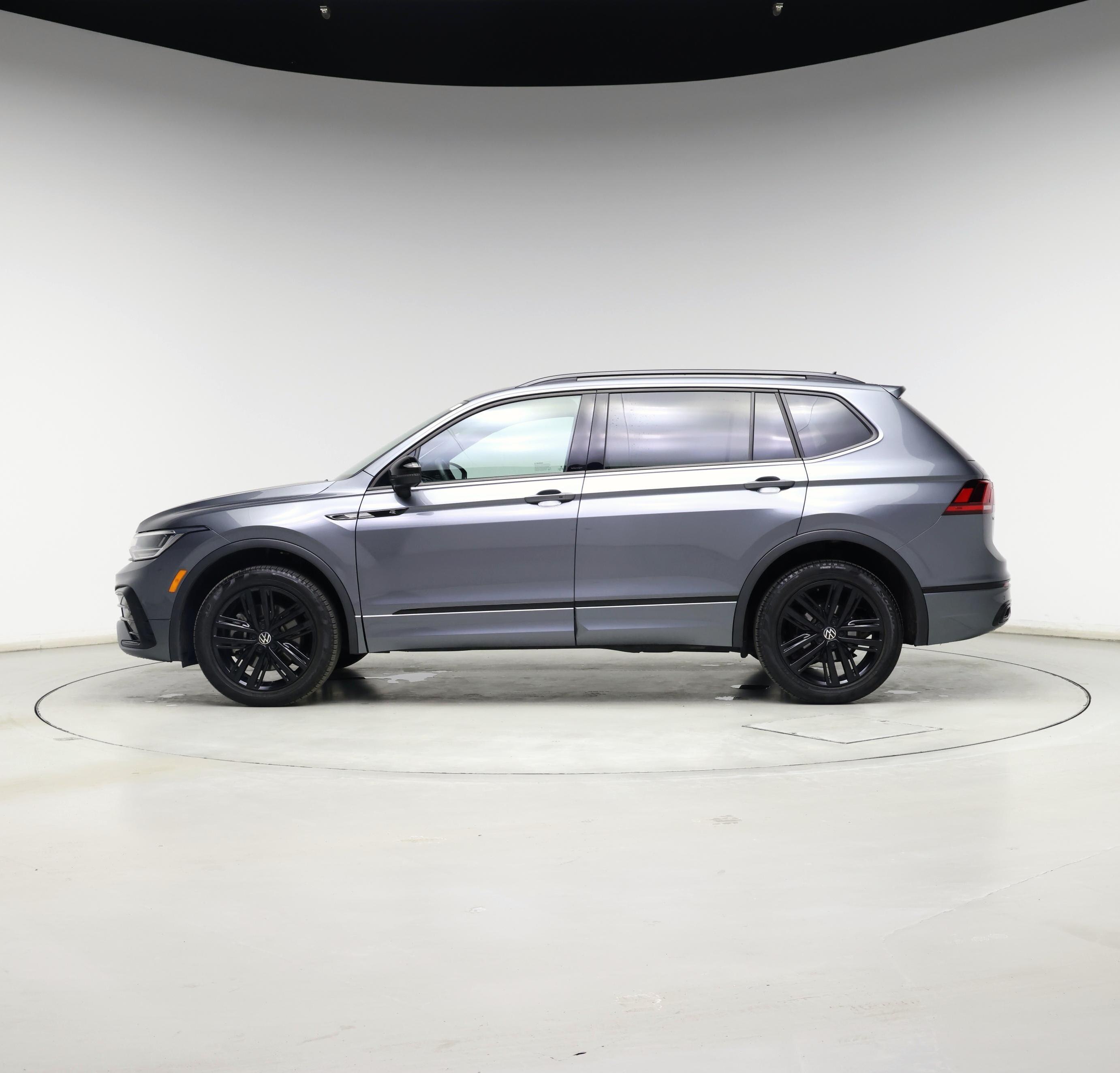 Thumbnail: 2022 Volkswagen Tiguan - 3