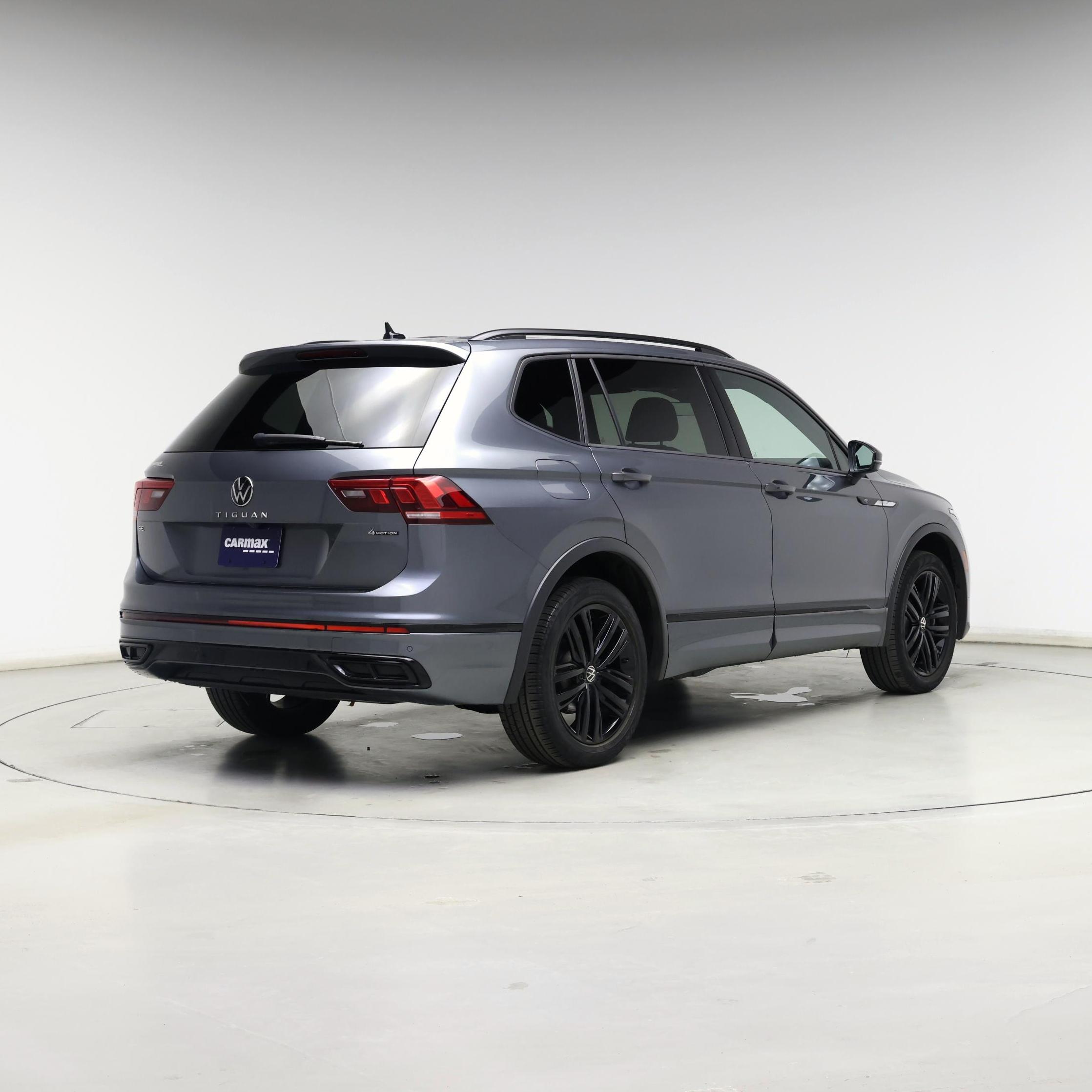 Thumbnail: 2022 Volkswagen Tiguan - 8